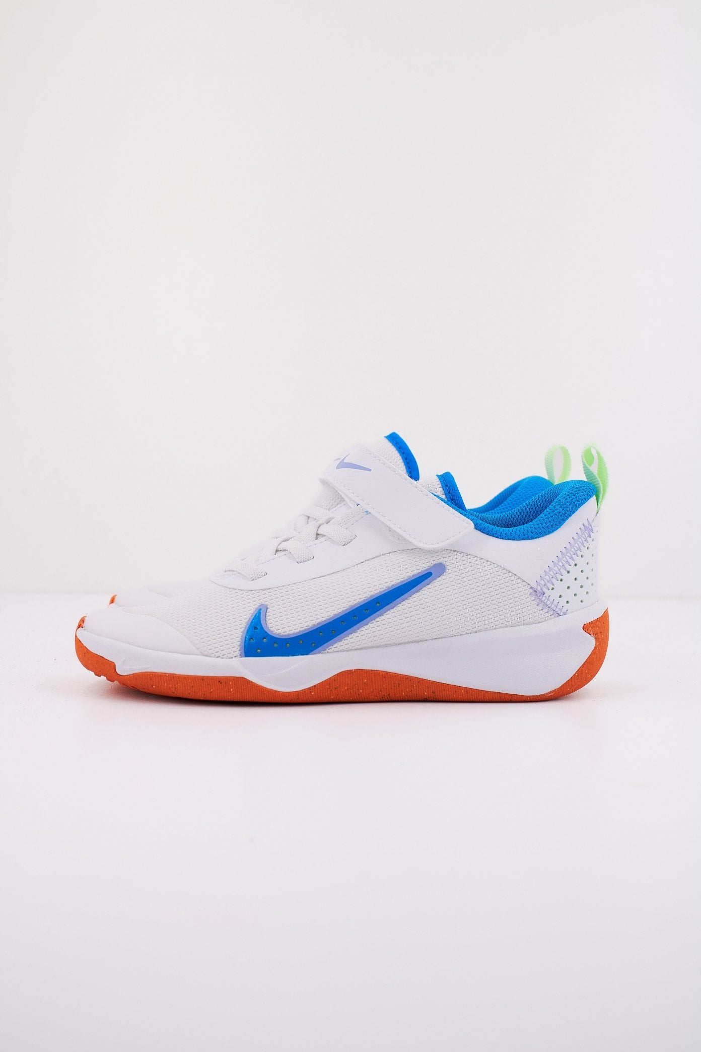 NIKE OMNI LITTLE KIDS' SHOES en color BLANCO  (1)