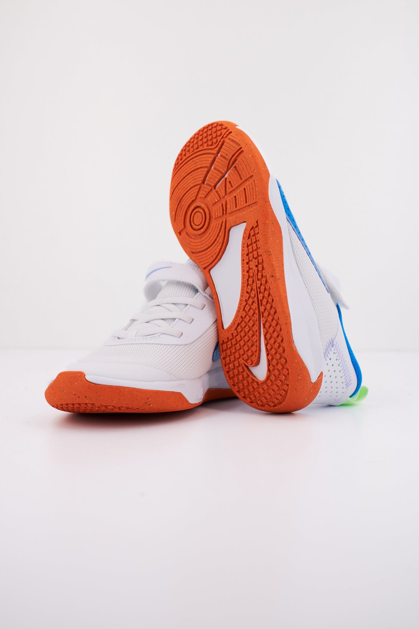 NIKE OMNI LITTLE KIDS' SHOES en color BLANCO  (4)