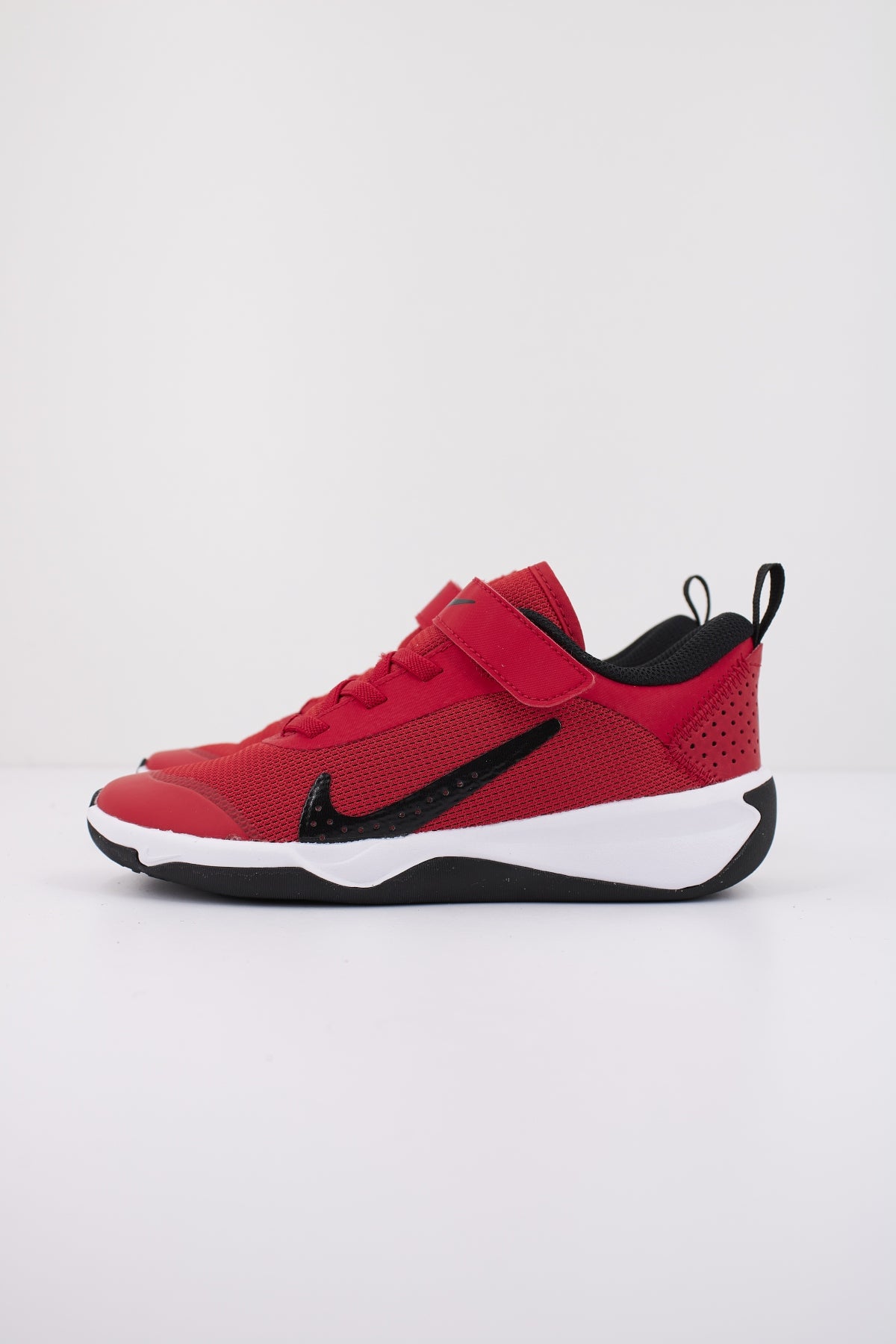 NIKE OMNI LITTLE KIDS' SHOES en color ROJO  (1)