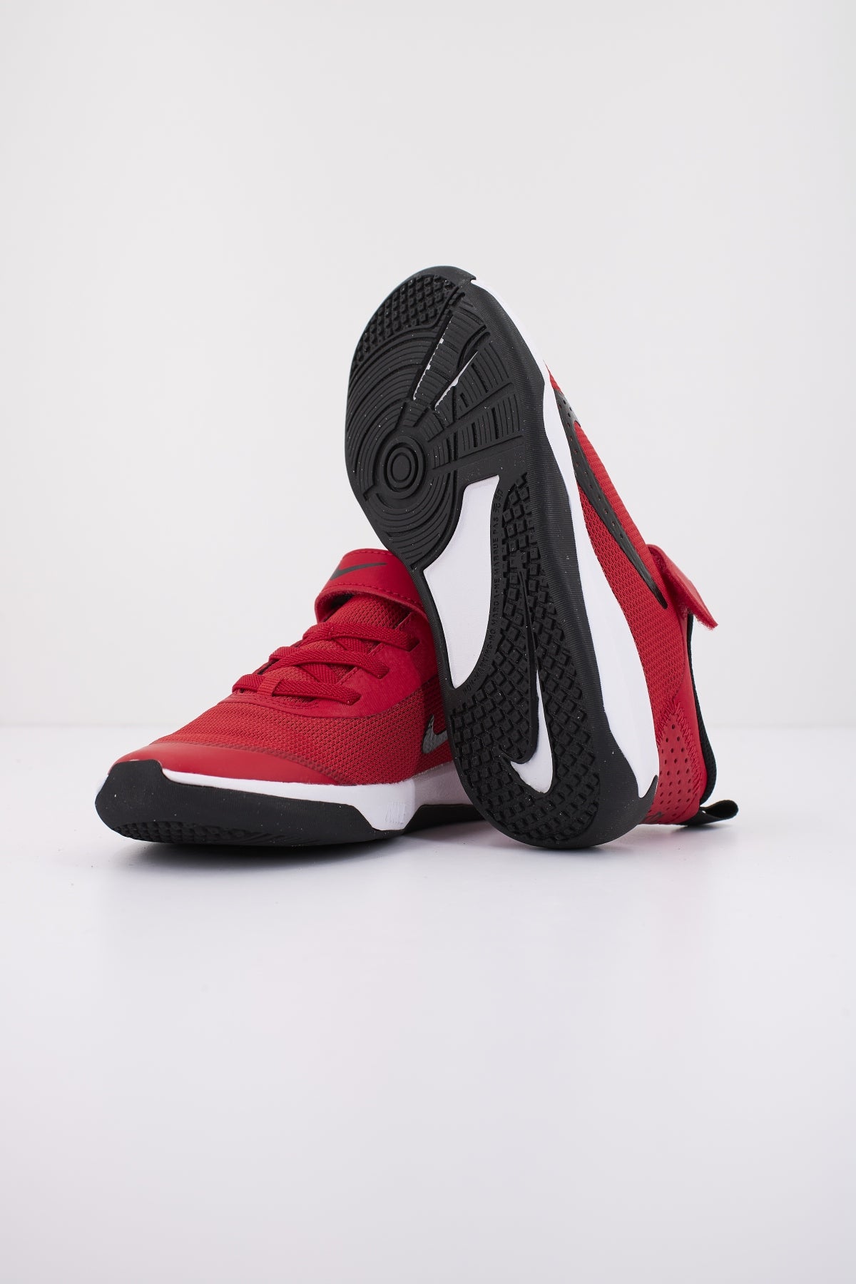 NIKE OMNI LITTLE KIDS' SHOES en color ROJO  (4)