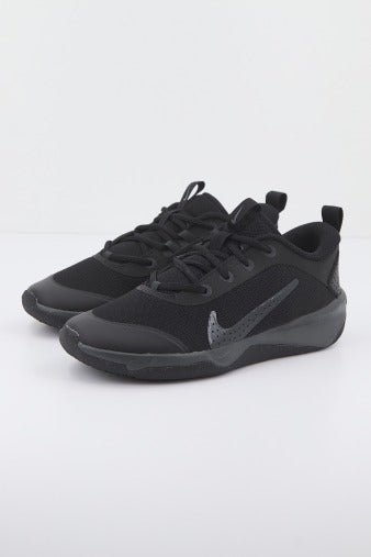 NIKE  OMNI MULTI-COURT en color NEGRO  (1)