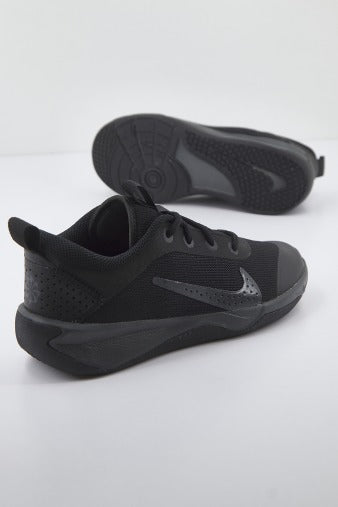 NIKE  OMNI MULTI-COURT en color NEGRO  (2)