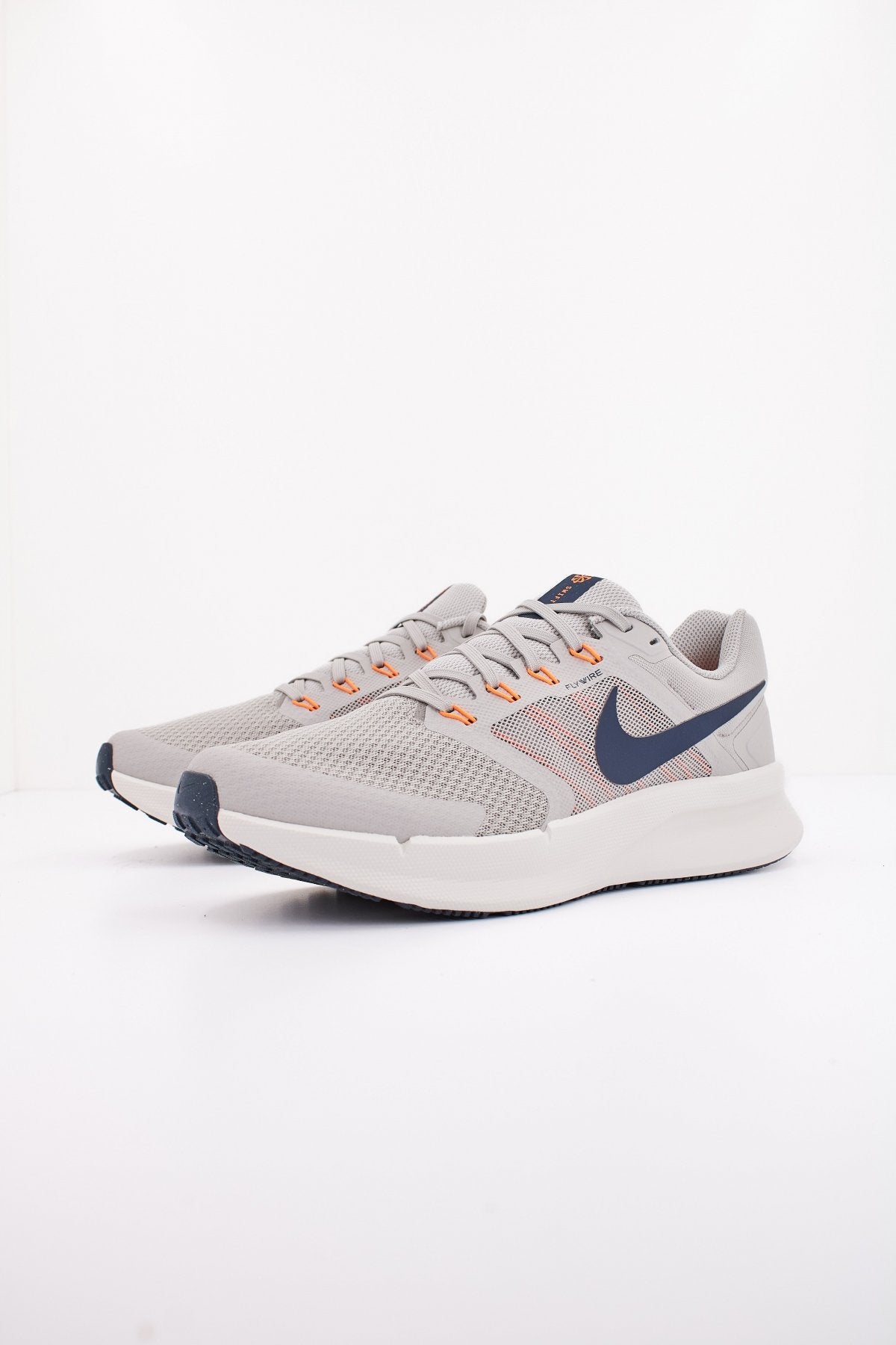 NIKE RUN SWIFT  MEN'S ROAD en color GRIS  (2)