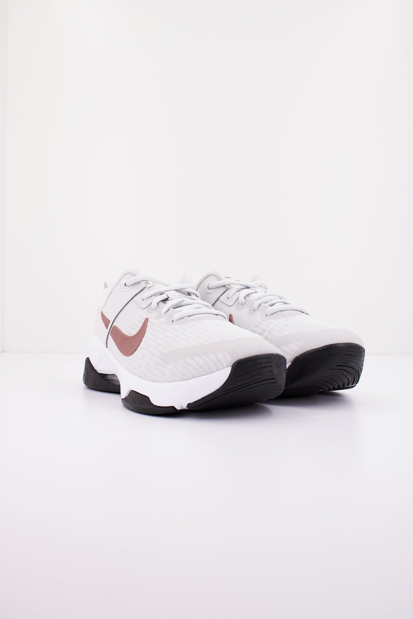 NIKE ZOOM BELLA en color GRIS  (2)