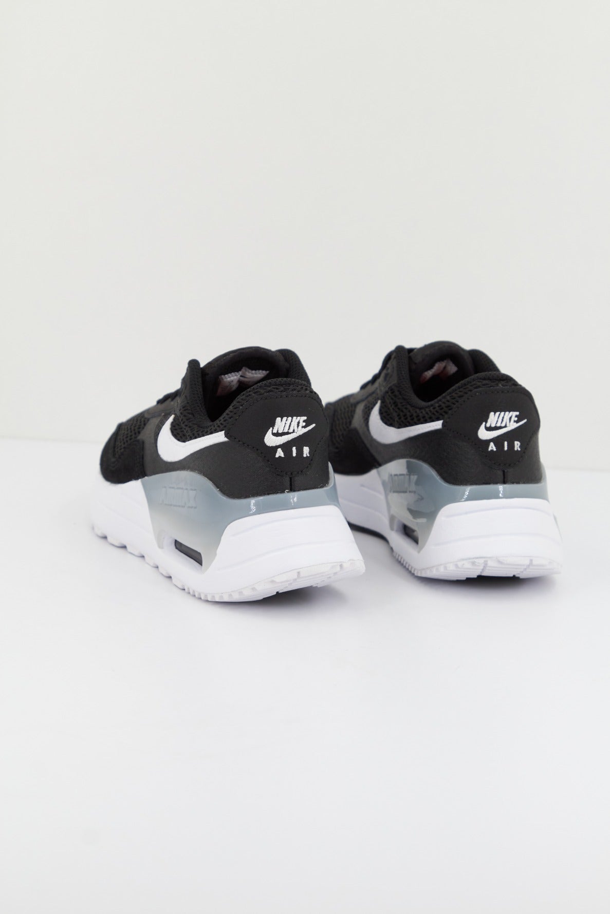 NIKE SYSTM en color NEGRO  (2)