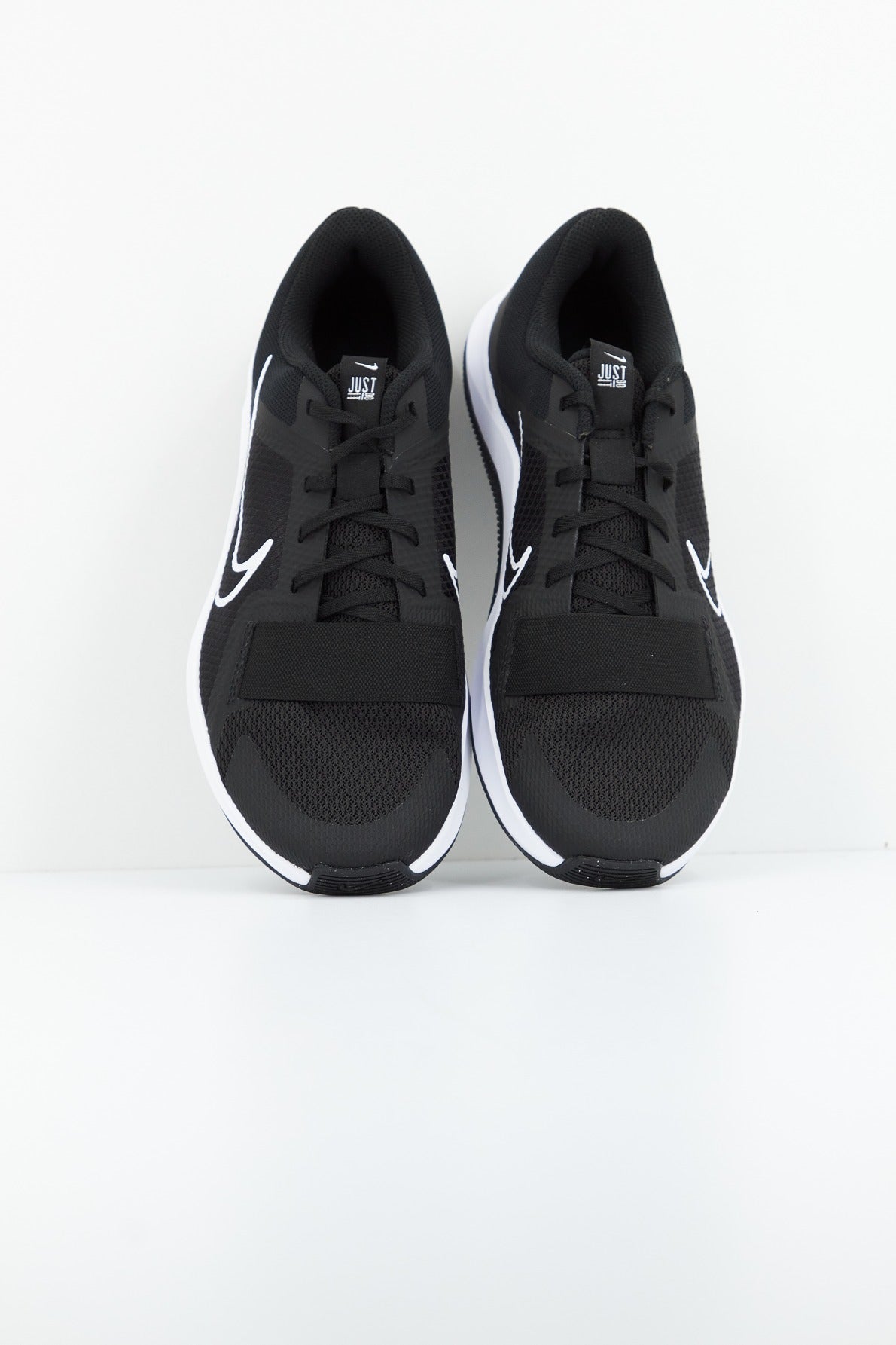 NIKE MC TRAINER  en color NEGRO  (2)