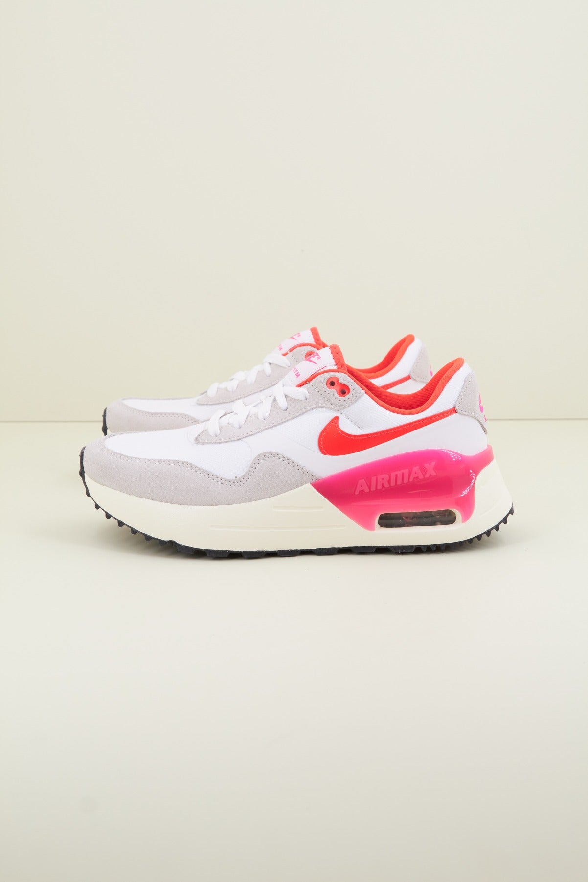 NIKE SYSTM en color BLANCO  (1)