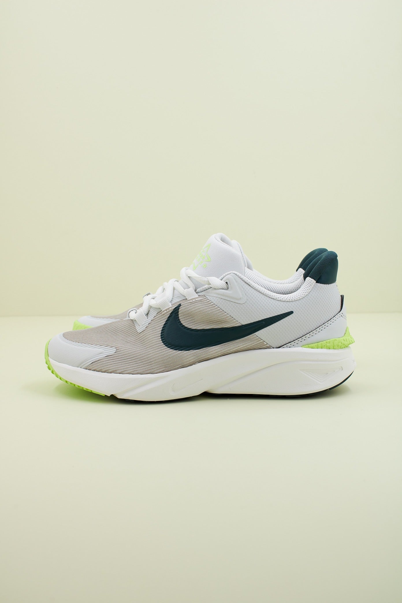 NIKE STAR RUNNER  en color GRIS  (1)