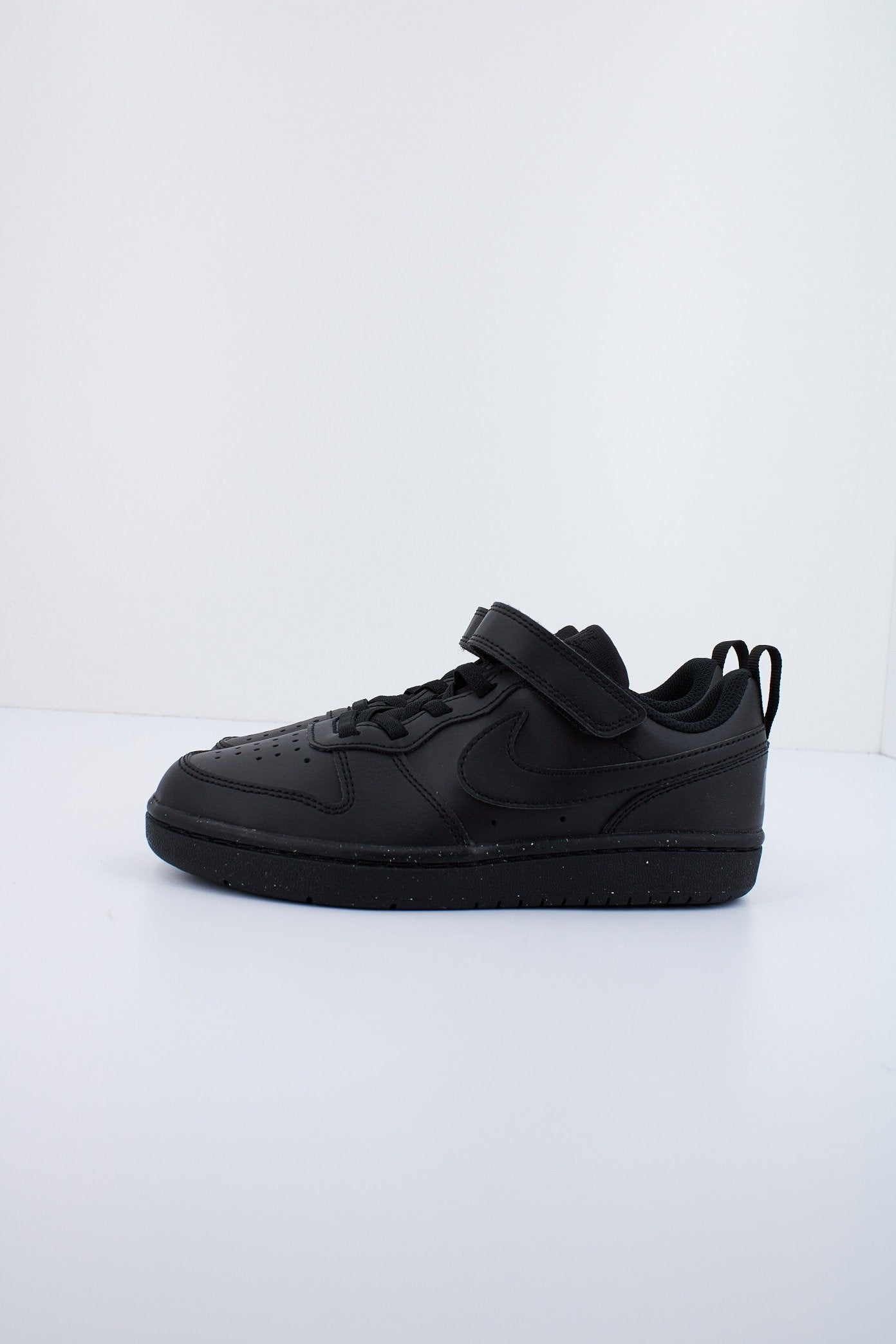 NIKE BOROUGH LOW RECRAFT en color NEGRO  (1)