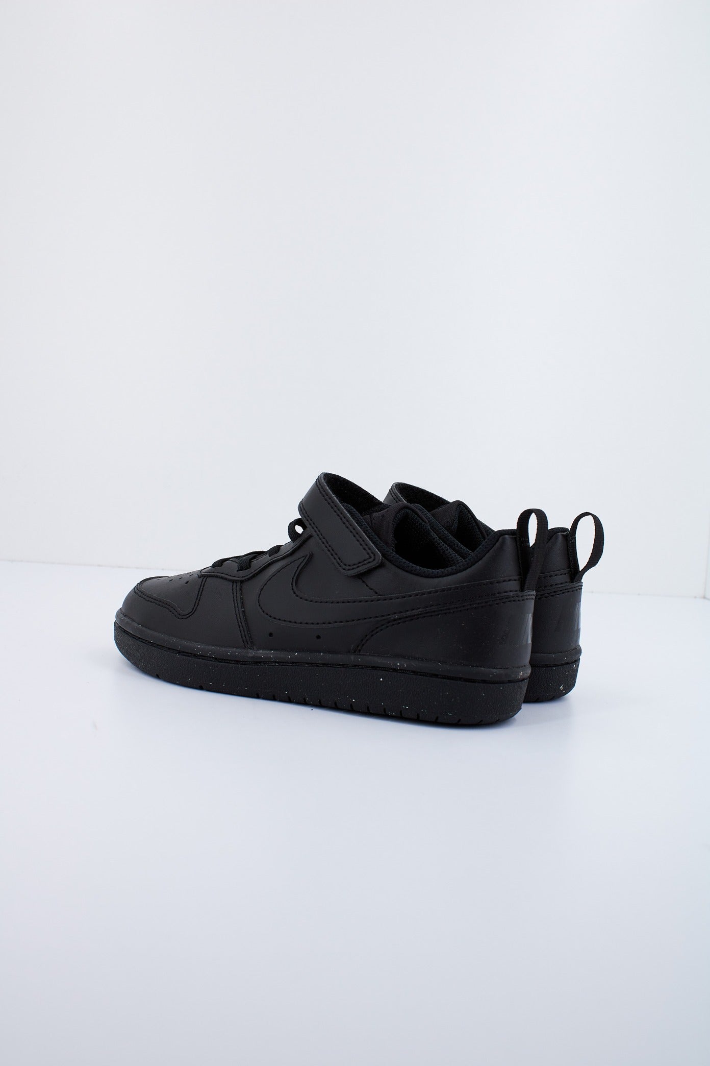 NIKE BOROUGH LOW RECRAFT en color NEGRO  (3)