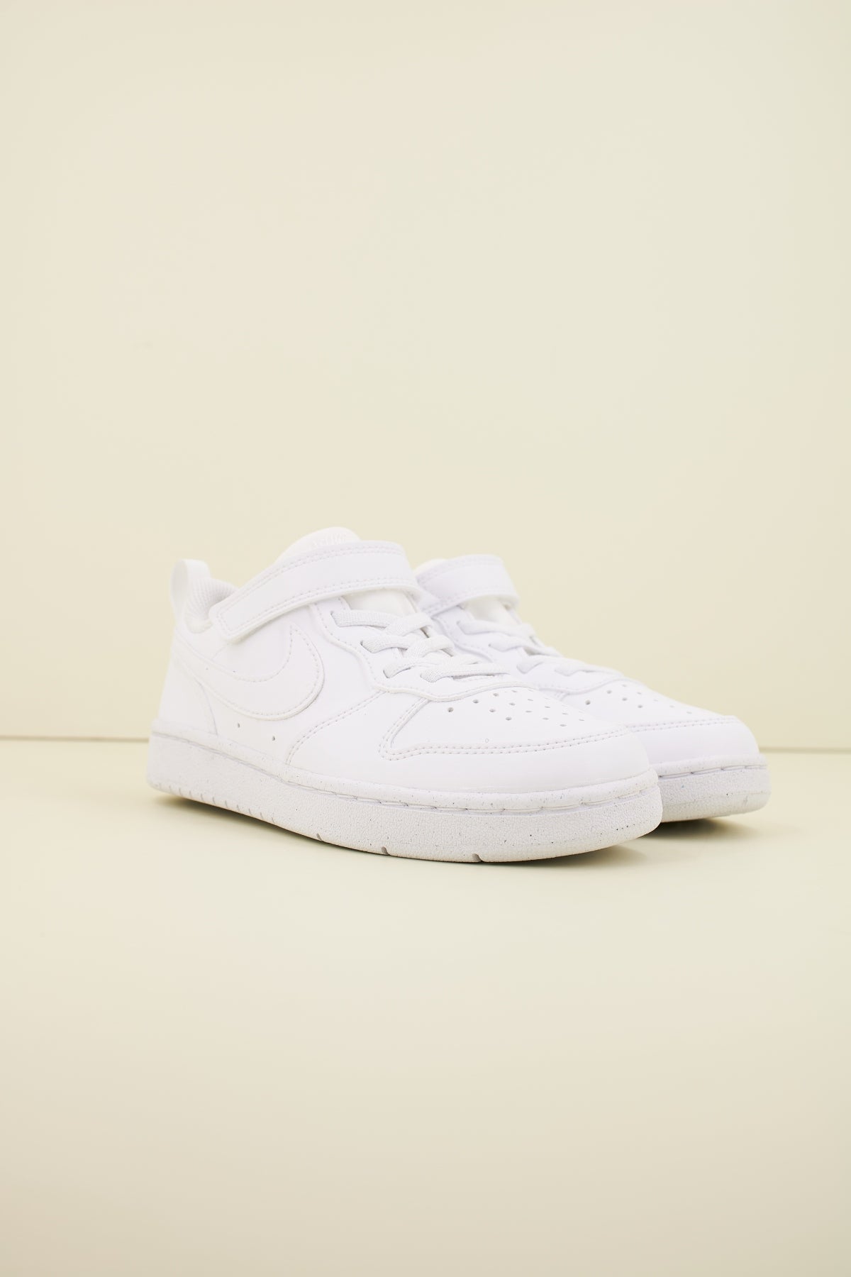 NIKE BOROUGH LOW RECRAFT en color BLANCO  (2)