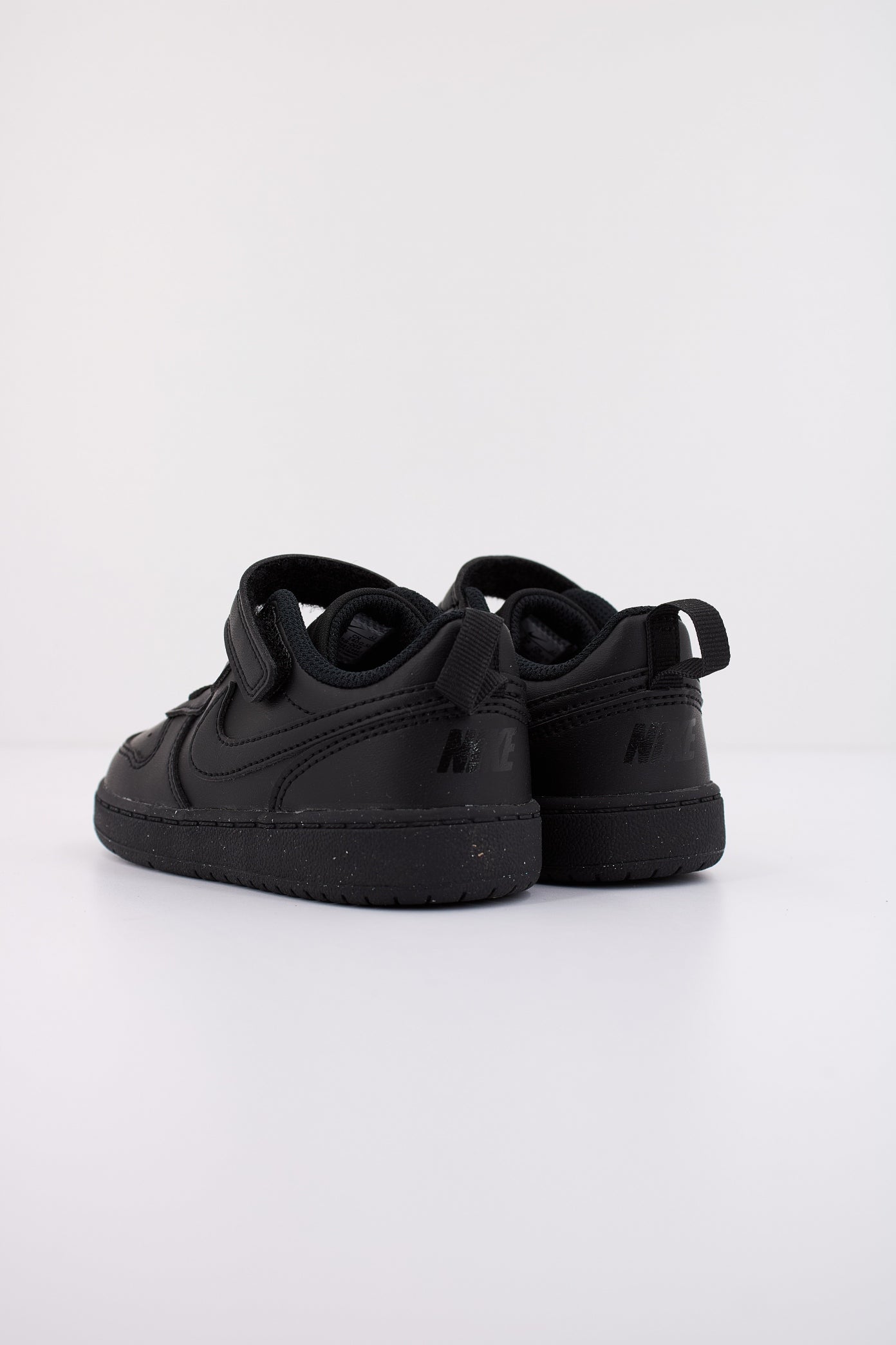 NIKE  COURT BOROUGH LOW RECRA en color NEGRO  (3)