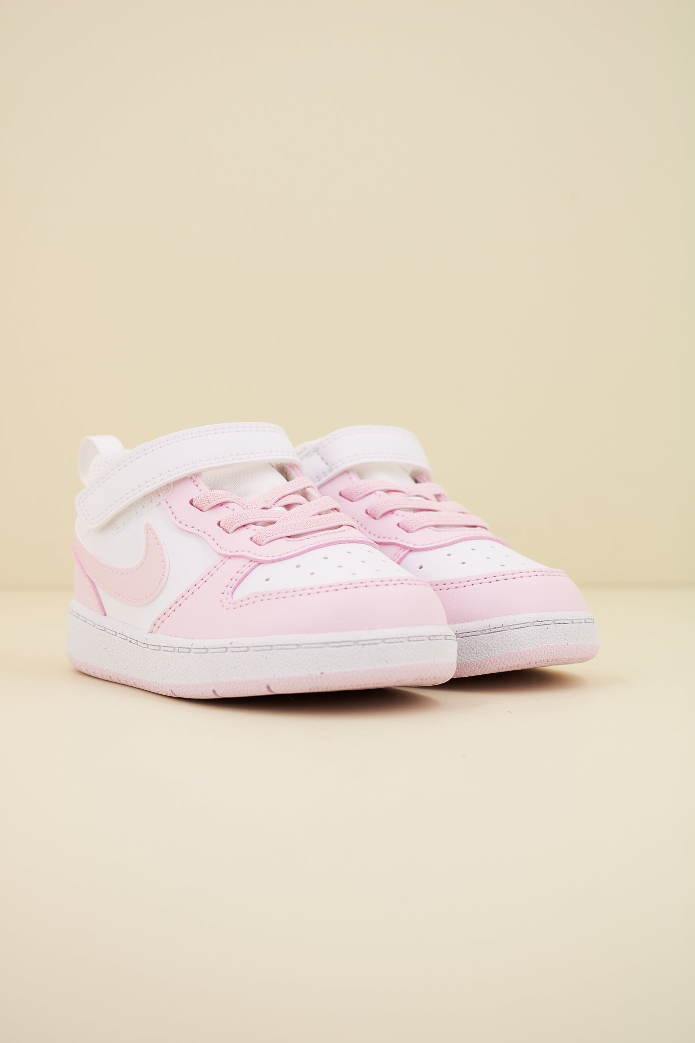 NIKE  COURT BOROUGH LOW RECRA en color BLANCO  (2)