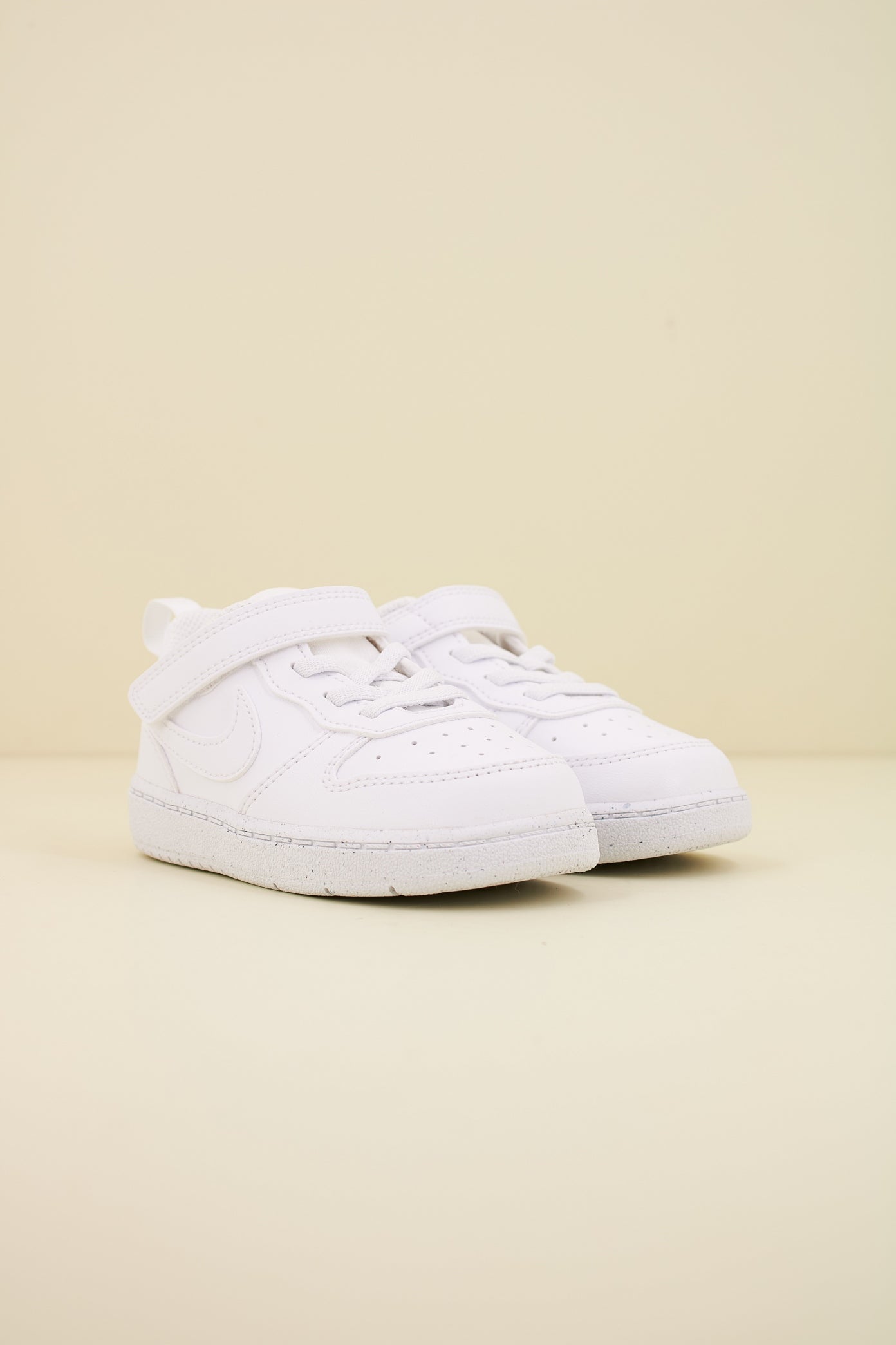 NIKE  COURT BOROUGH LOW RECRA en color BLANCO  (2)