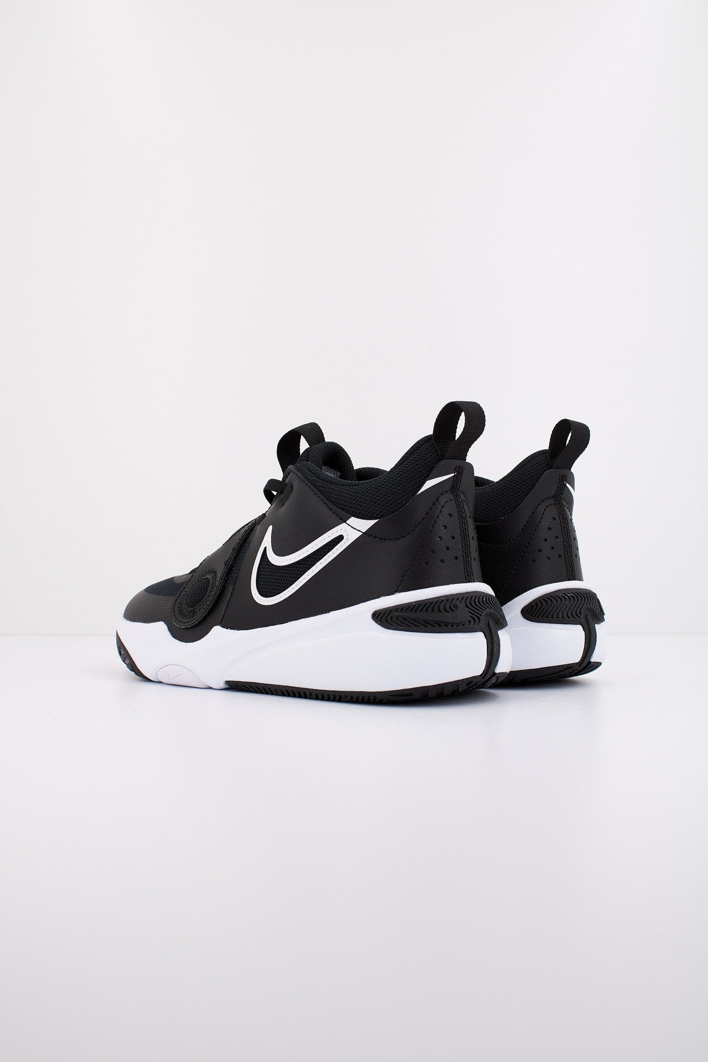 NIKE TEAM HUSTLE D  en color NEGRO  (3)