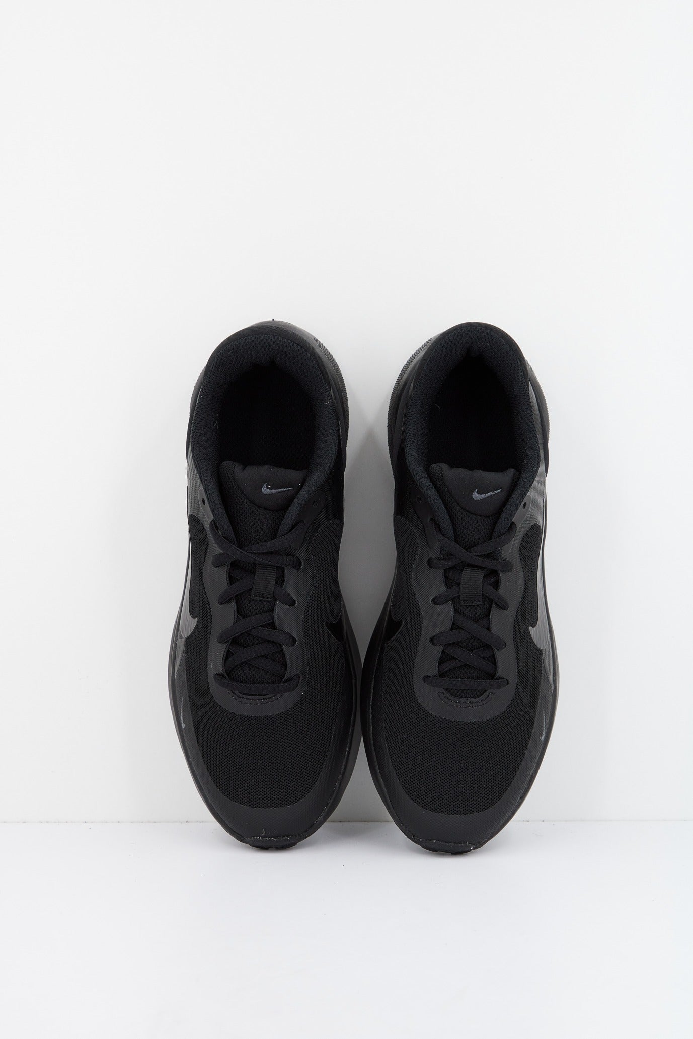 NIKE REVOLUTION  en color NEGRO  (2)