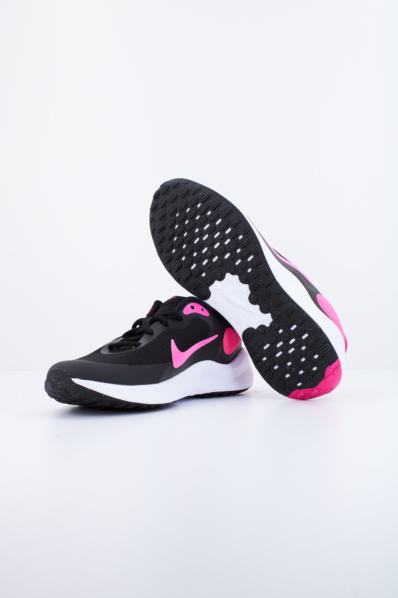 NIKE REVOLUTION  en color NEGRO  (4)