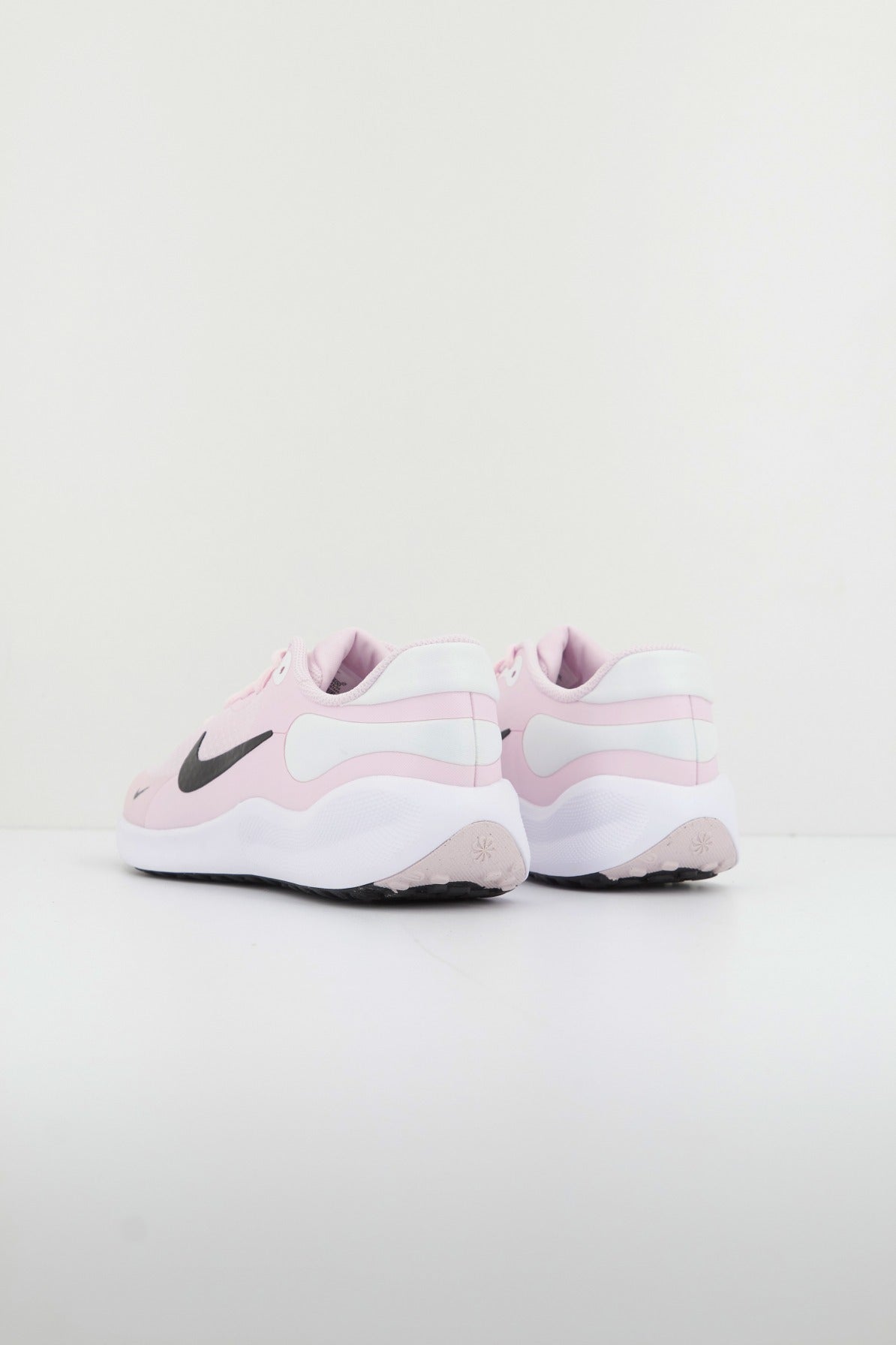 NIKE REVOLUTION  en color ROSA  (3)