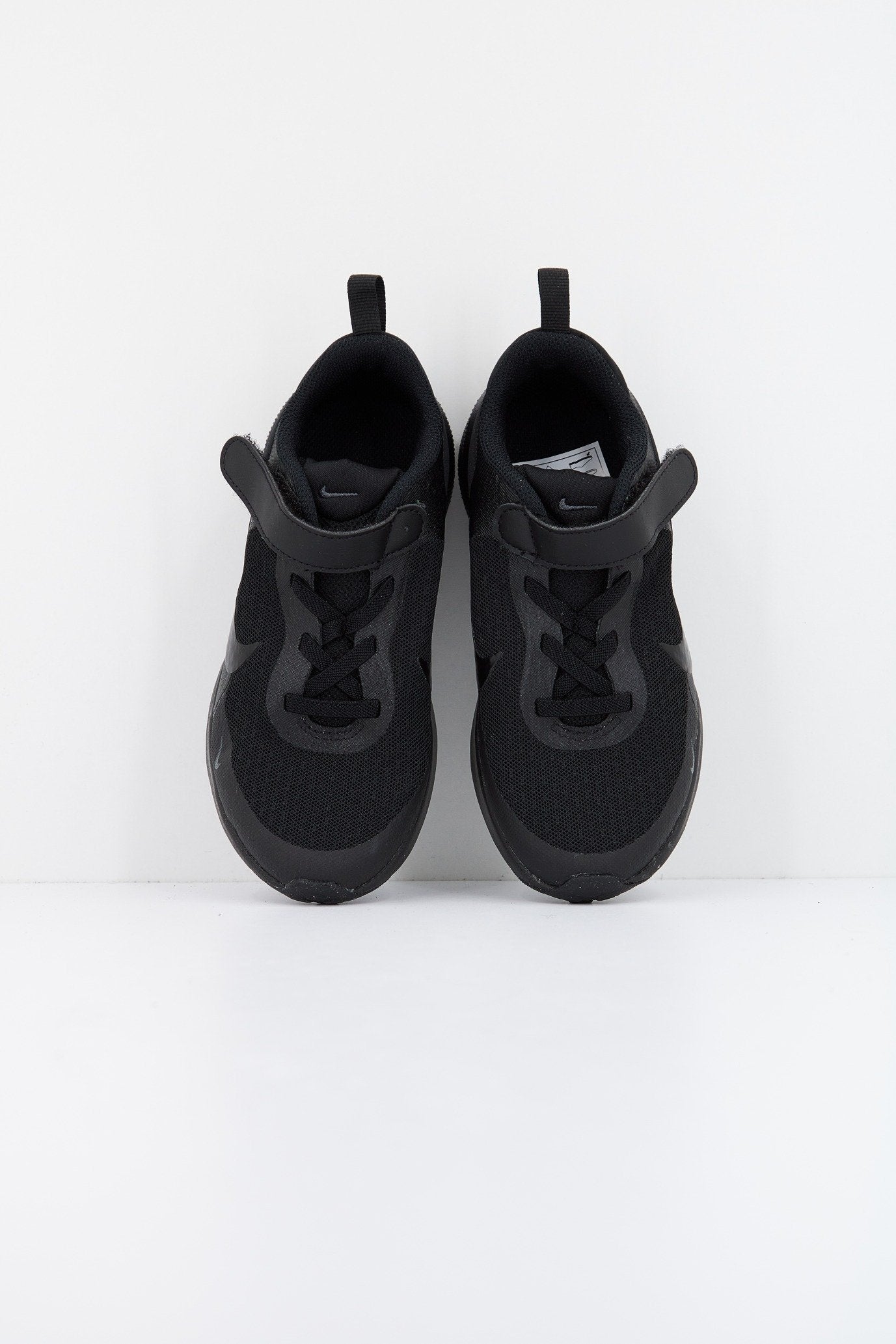 NIKE REVOLUTION  en color NEGRO  (2)