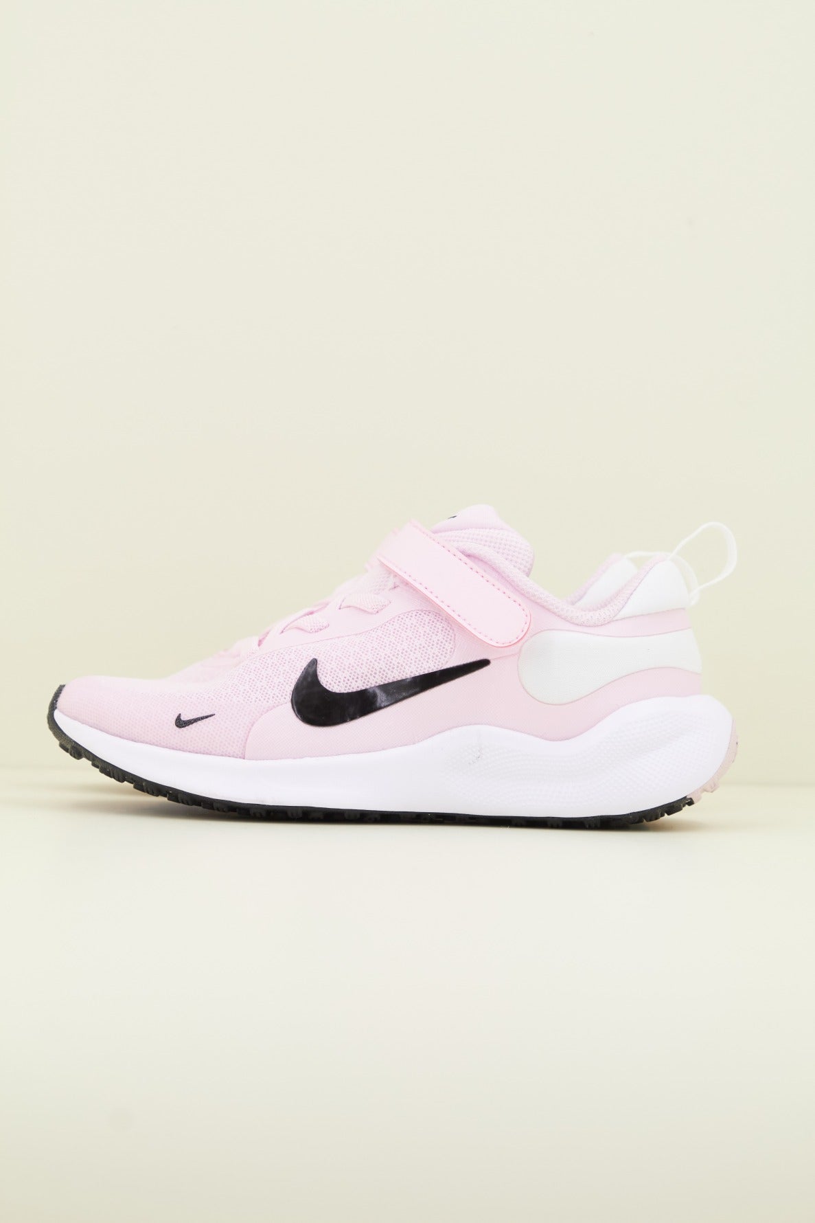 NIKE REVOLUTION  PSV en color ROSA  (1)