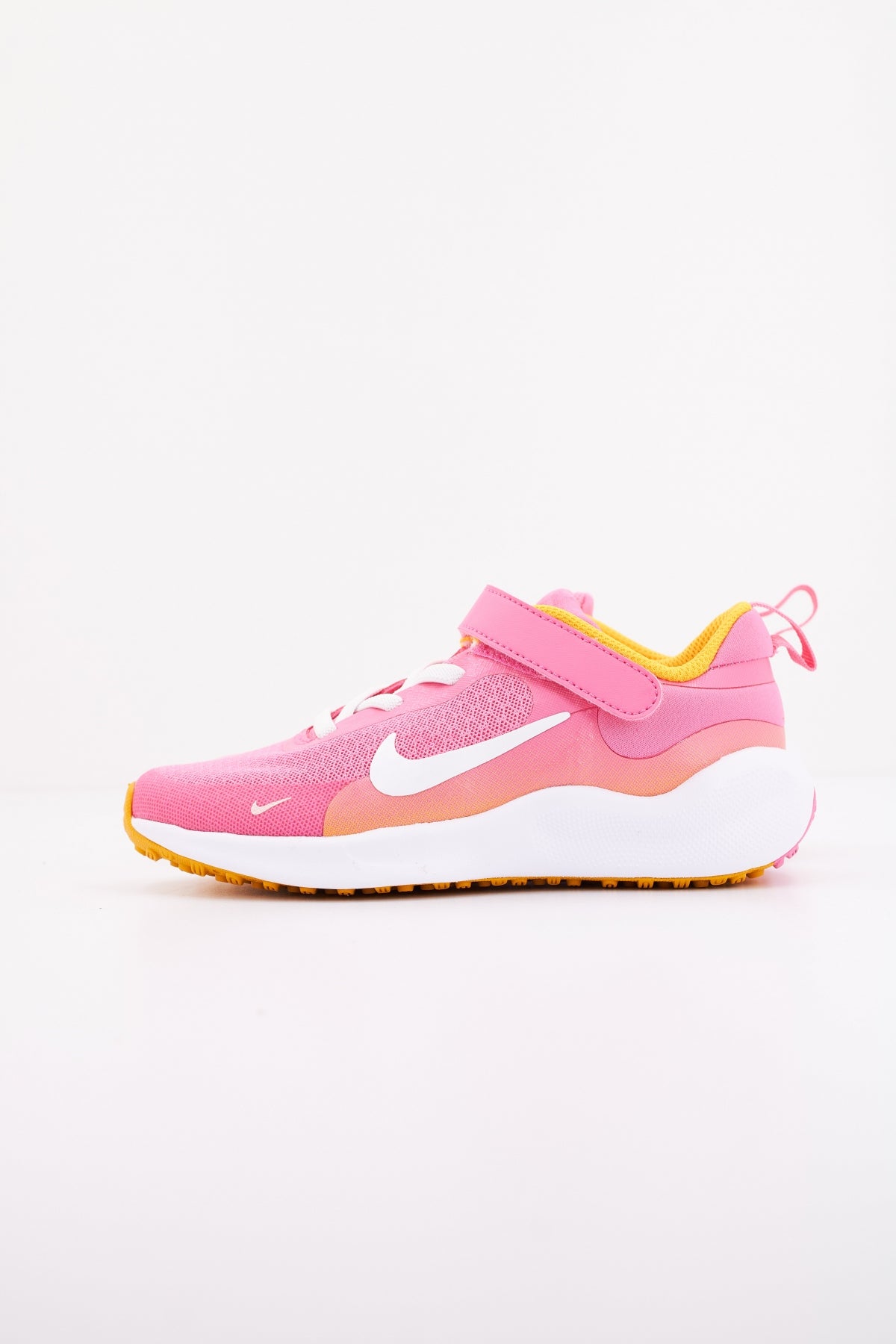 NIKE REVOLTION  en color ROSA  (1)