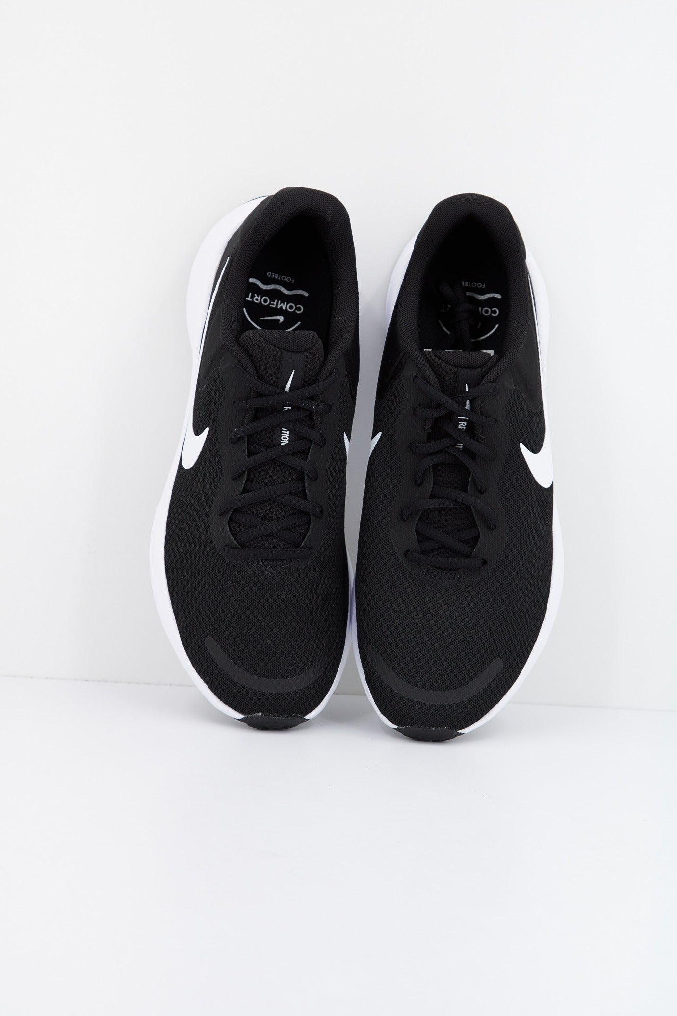 NIKE REVOLUTION  en color NEGRO  (2)