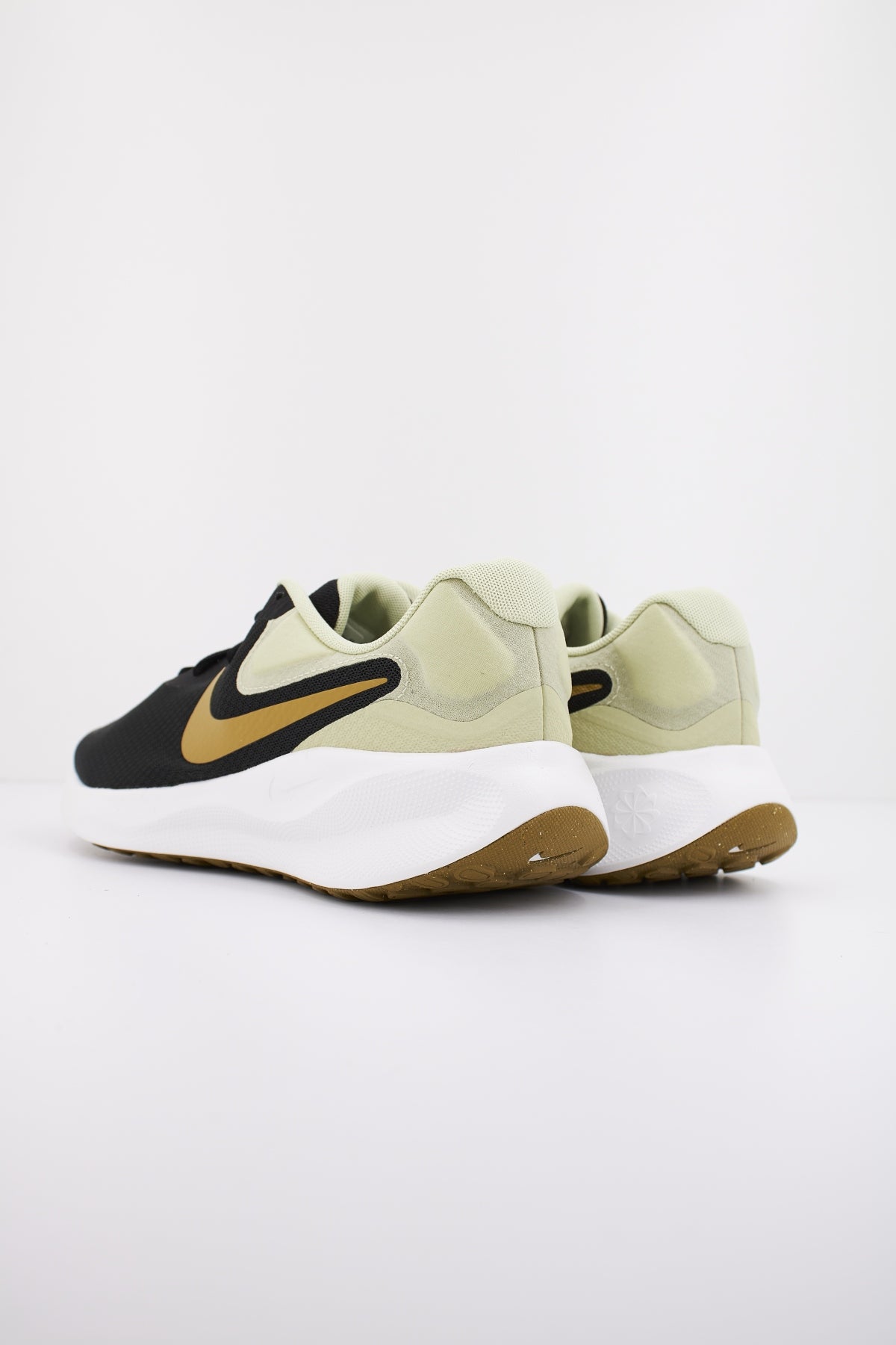 NIKE REVOLUTION  en color NEGRO  (3)