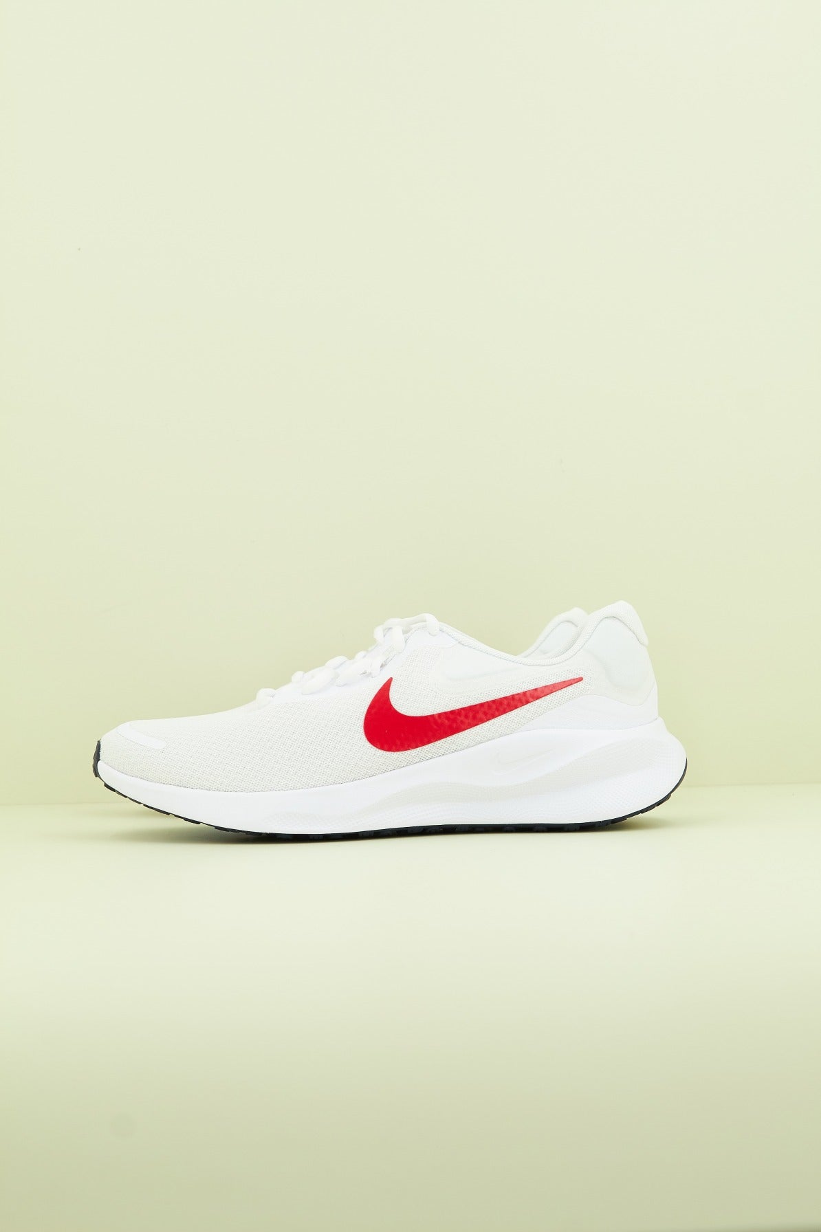 NIKE REVOLUTION   en color BLANCO  (1)