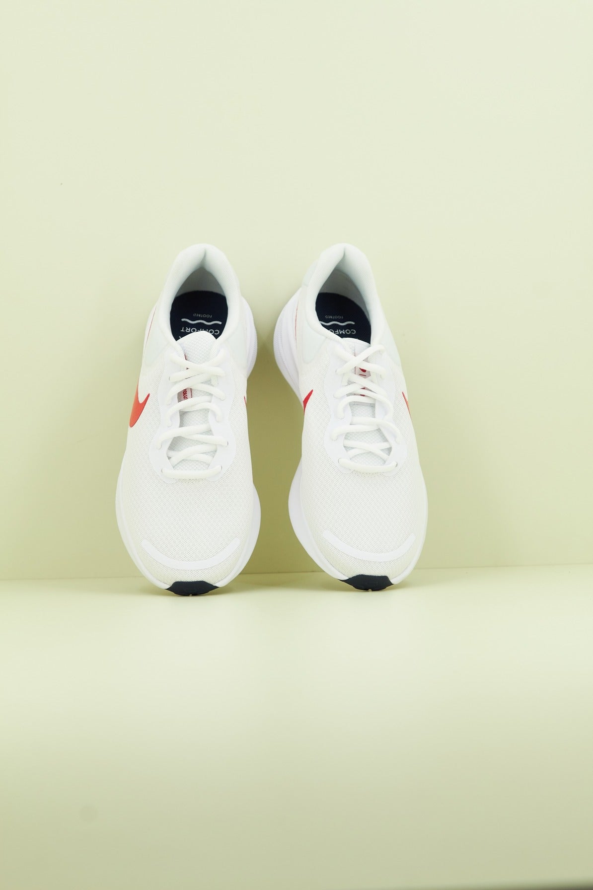 NIKE REVOLUTION   en color BLANCO  (2)