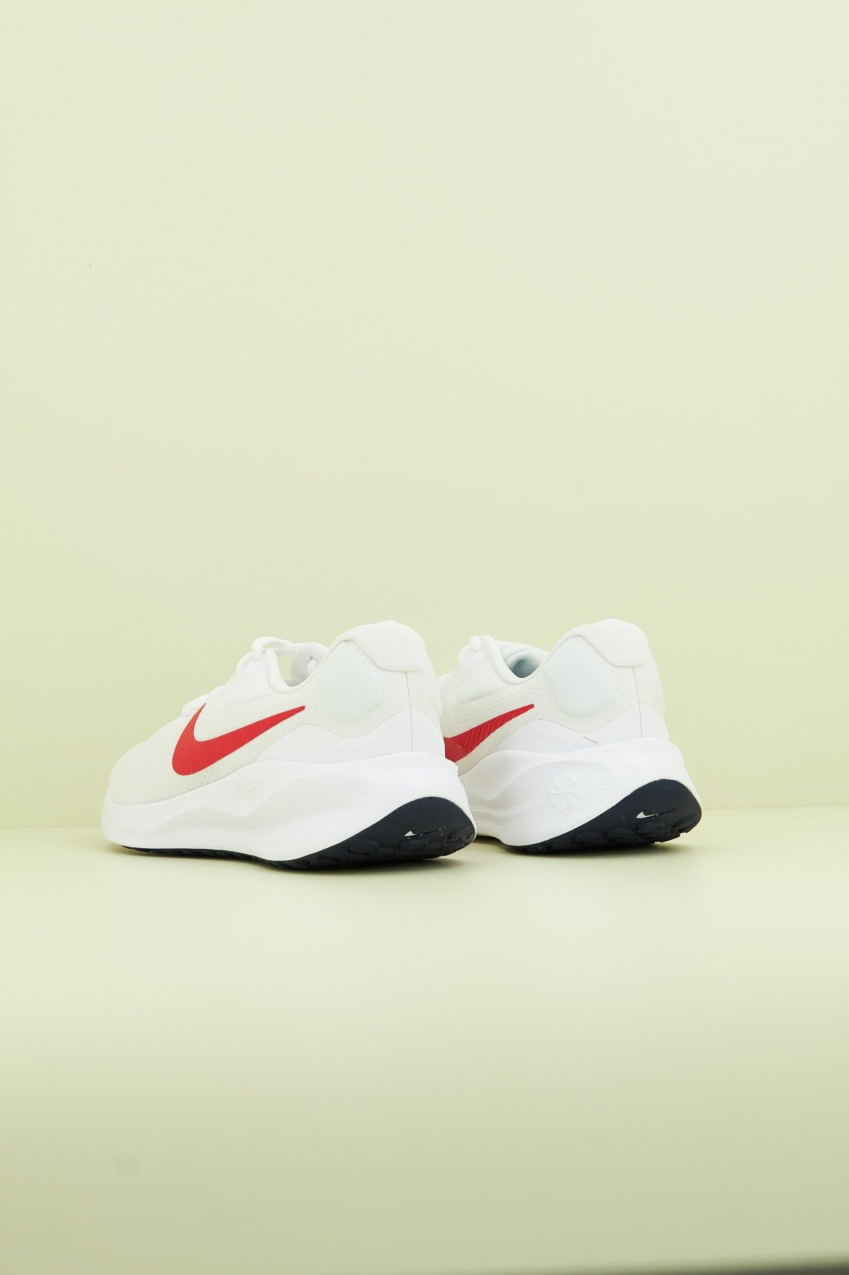 NIKE REVOLUTION   en color BLANCO  (3)