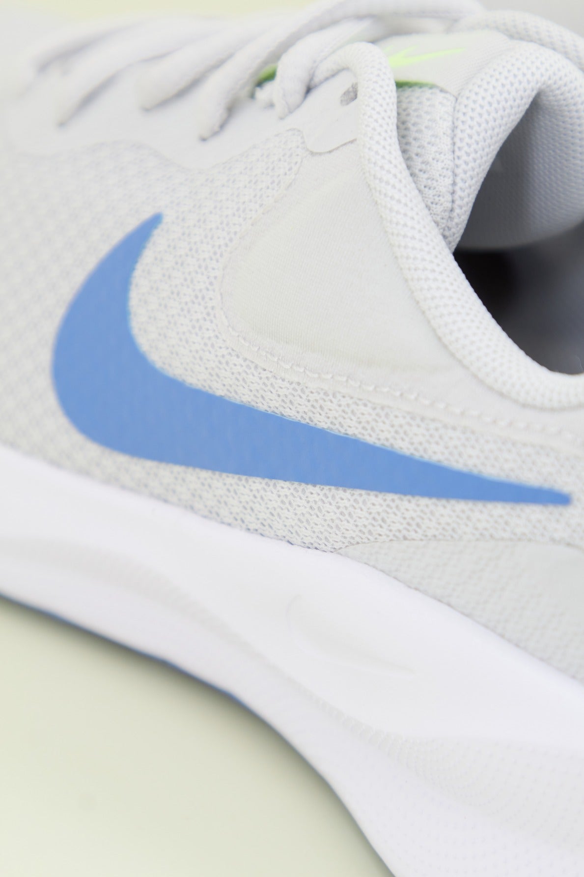 NIKE REVOLUTION  en color GRIS  (3)