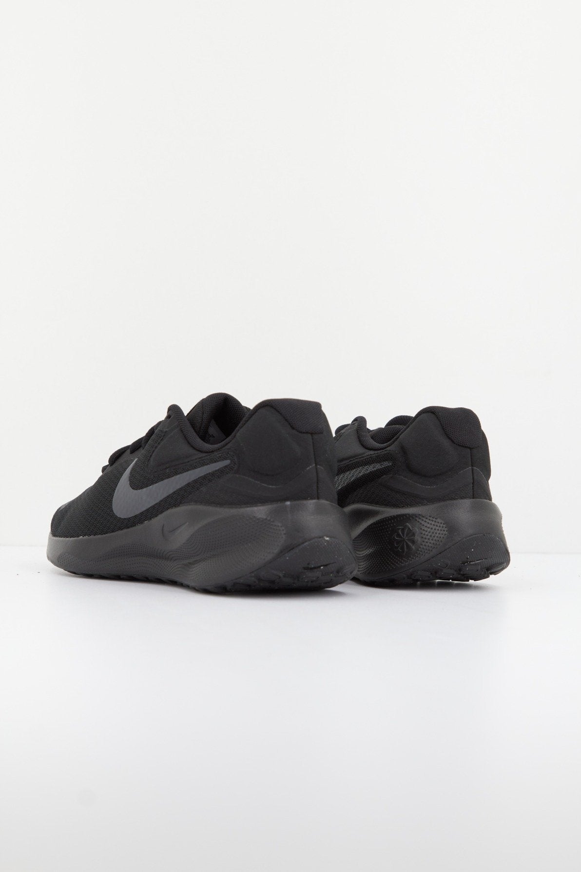 NIKE REVOLUTION  en color NEGRO  (3)