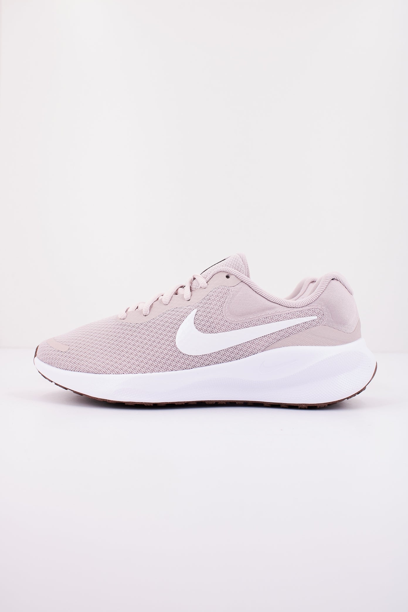 NIKE REVOLUTION  en color BEIS  (1)