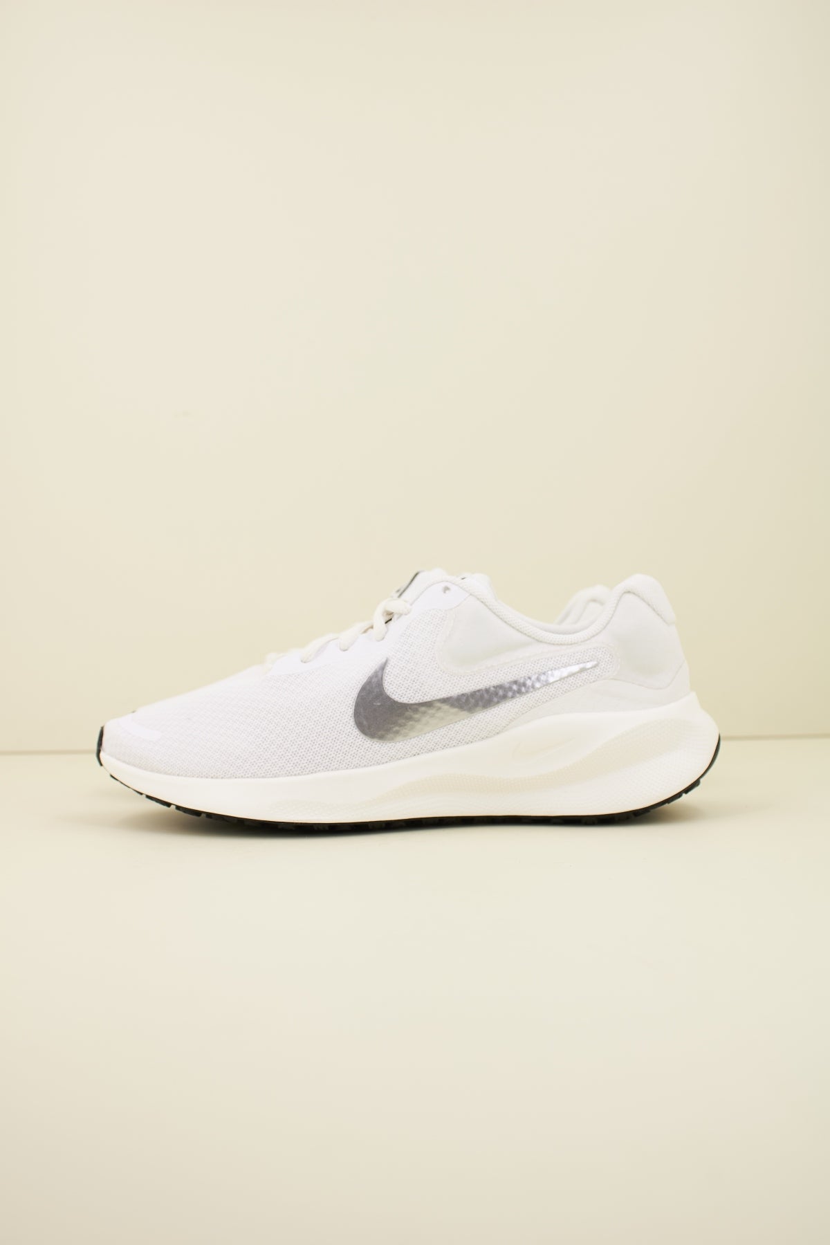 NIKE REVOLUTION  en color BLANCO  (1)