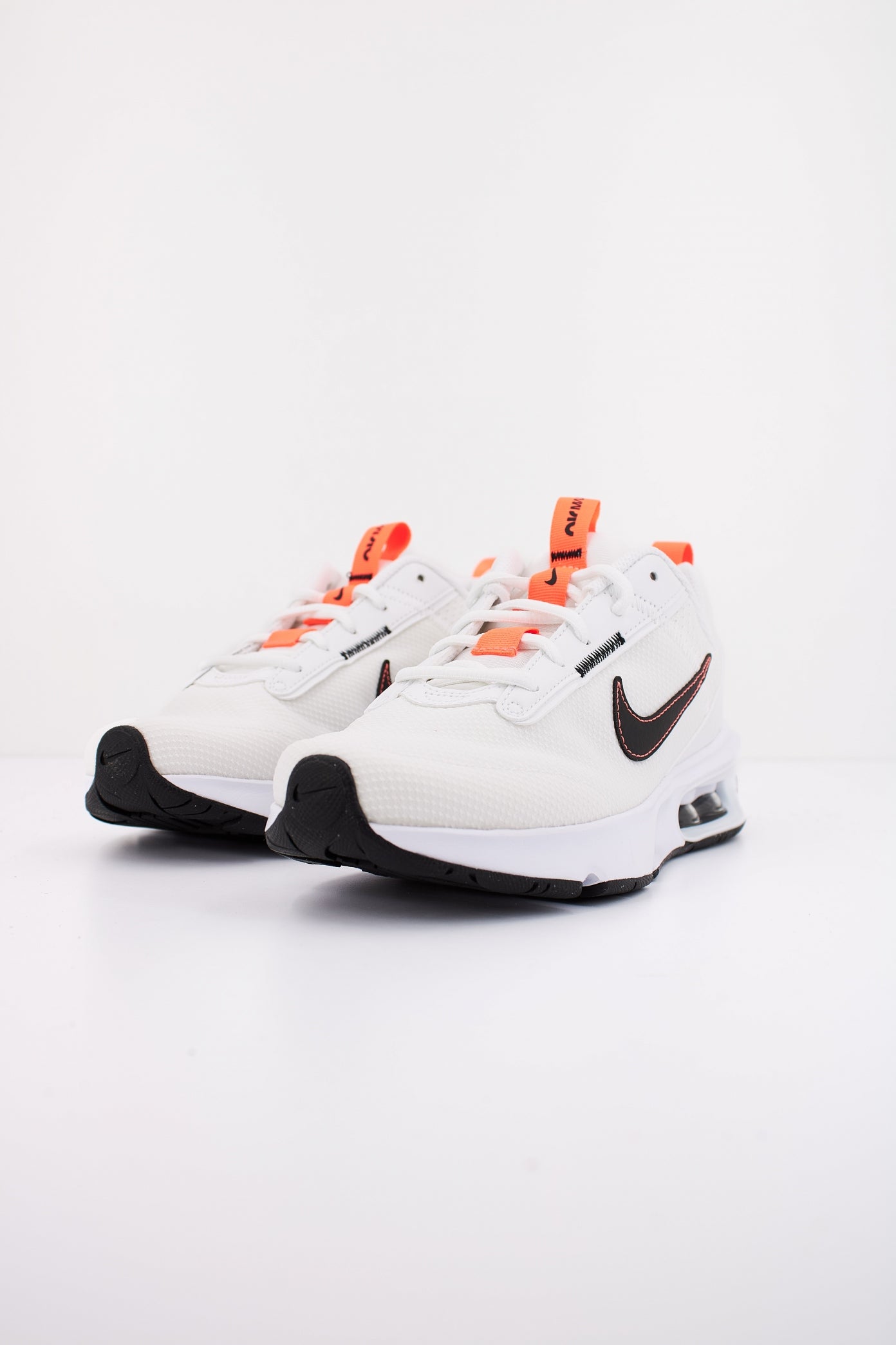 NIKE MAX INTRLK  BIG K en color BLANCO  (2)