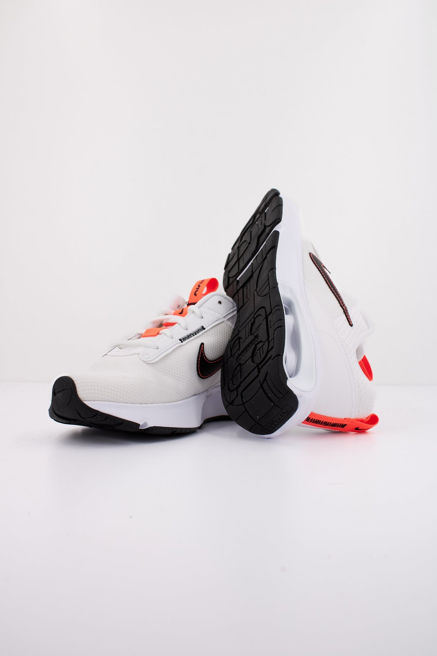 NIKE MAX INTRLK  BIG K en color BLANCO  (4)