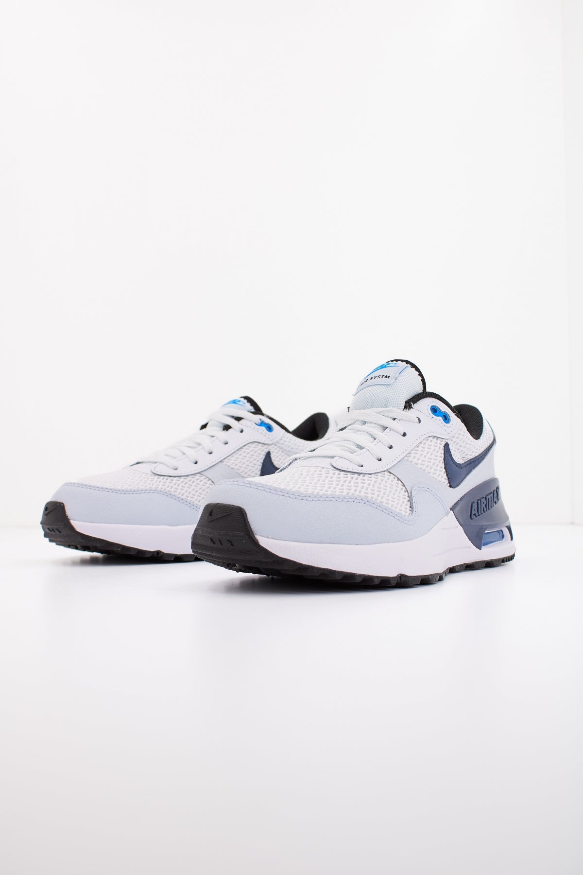 NIKE MAX SYSTM en color BLANCO  (2)