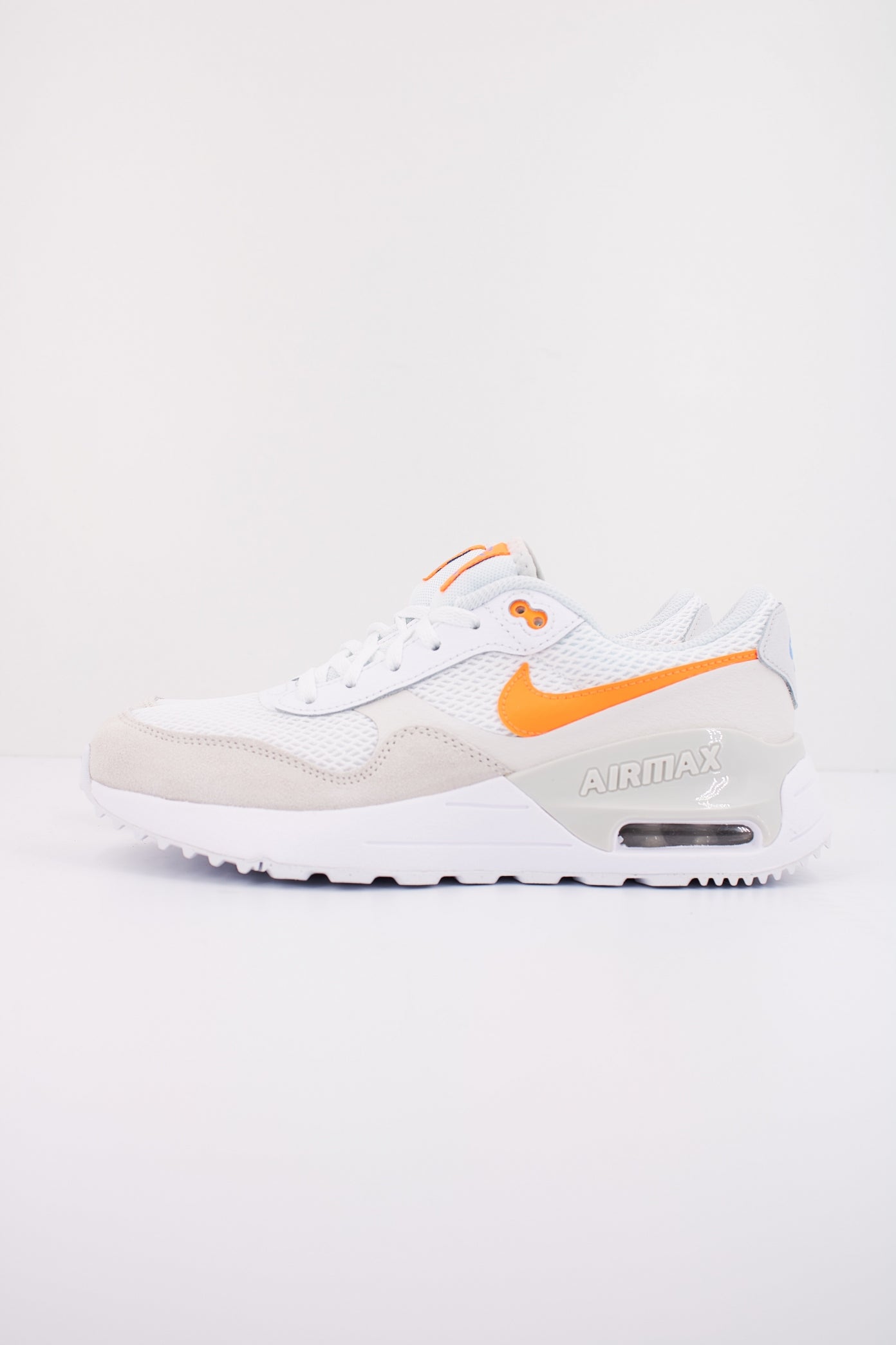 NIKE MAX SYSTM en color BLANCO  (1)