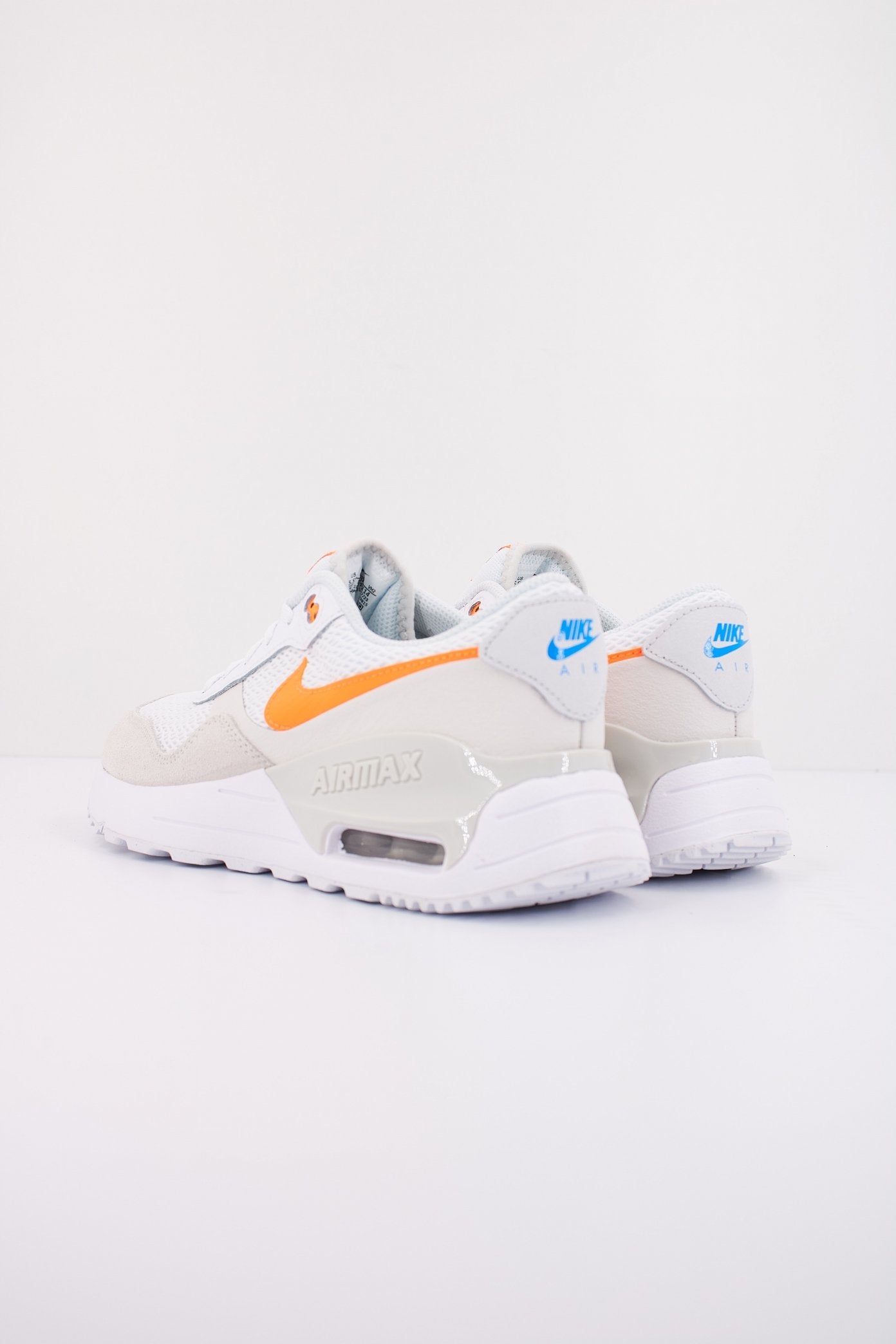 NIKE MAX SYSTM en color BLANCO  (4)