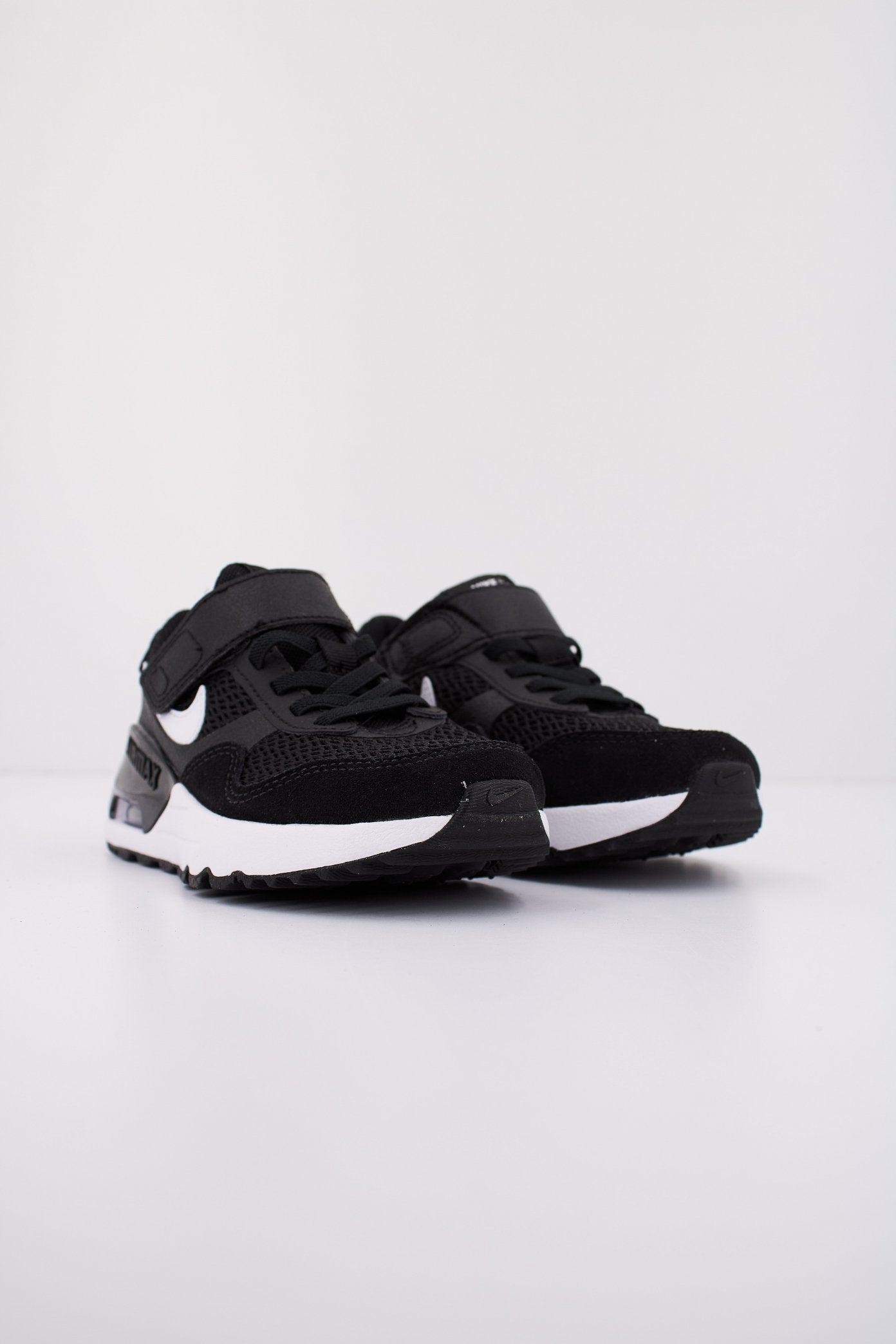 NIKE MAX SYSTM en color NEGRO  (2)