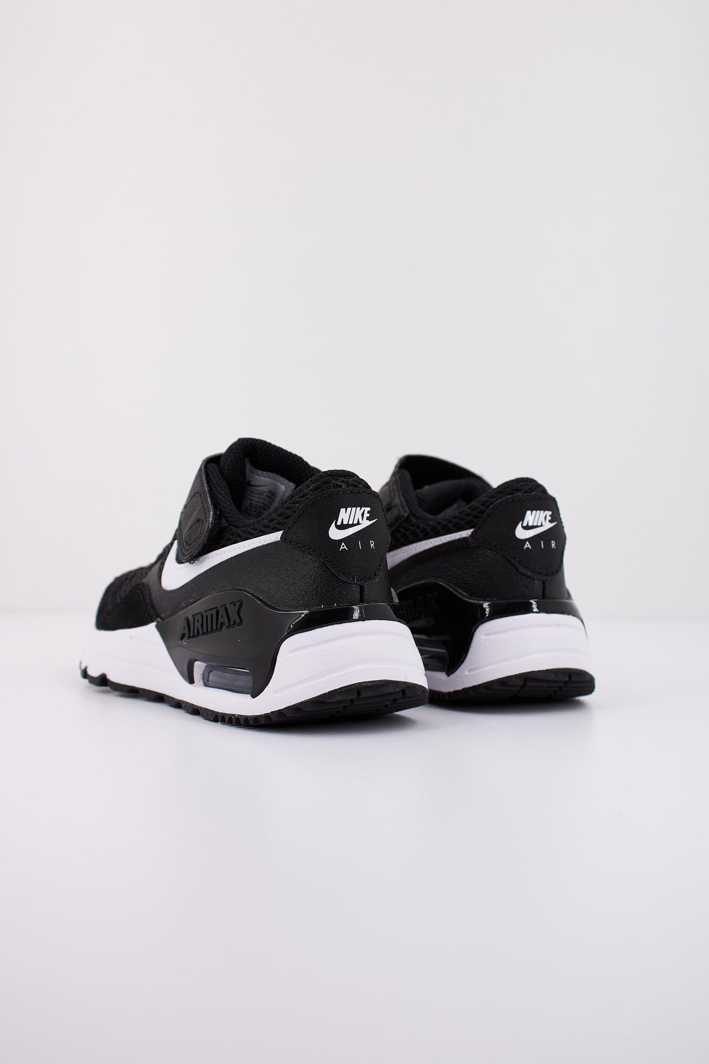 NIKE MAX SYSTM en color NEGRO  (3)