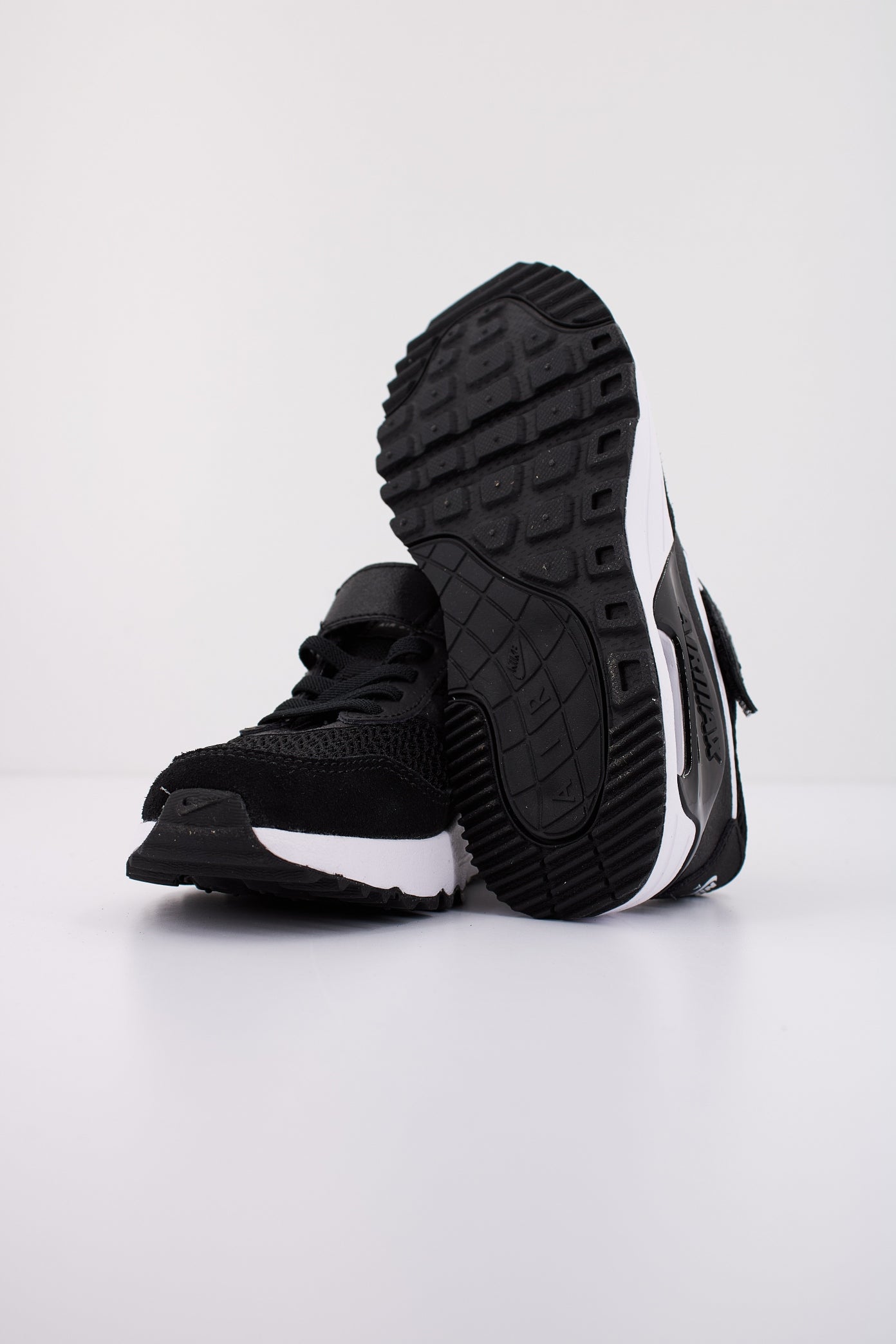 NIKE MAX SYSTM en color NEGRO  (4)