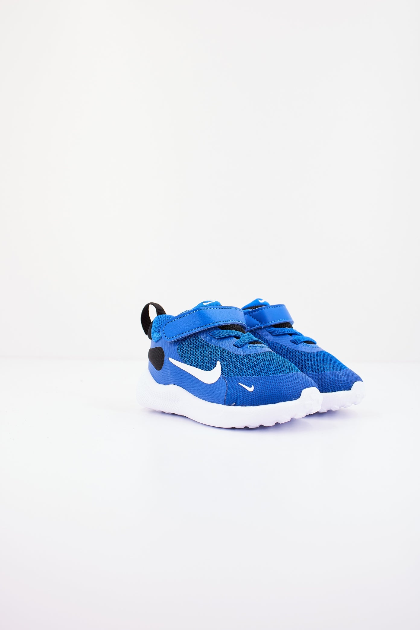 NIKE NIKE REVOLUTION  en color AZUL  (2)