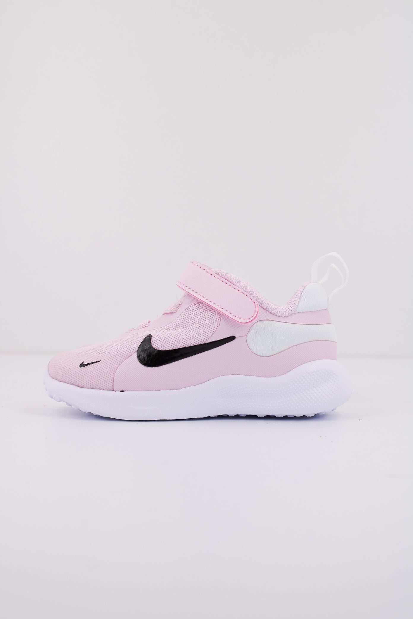 NIKE NIKE REVOLUTION  en color ROSA  (1)