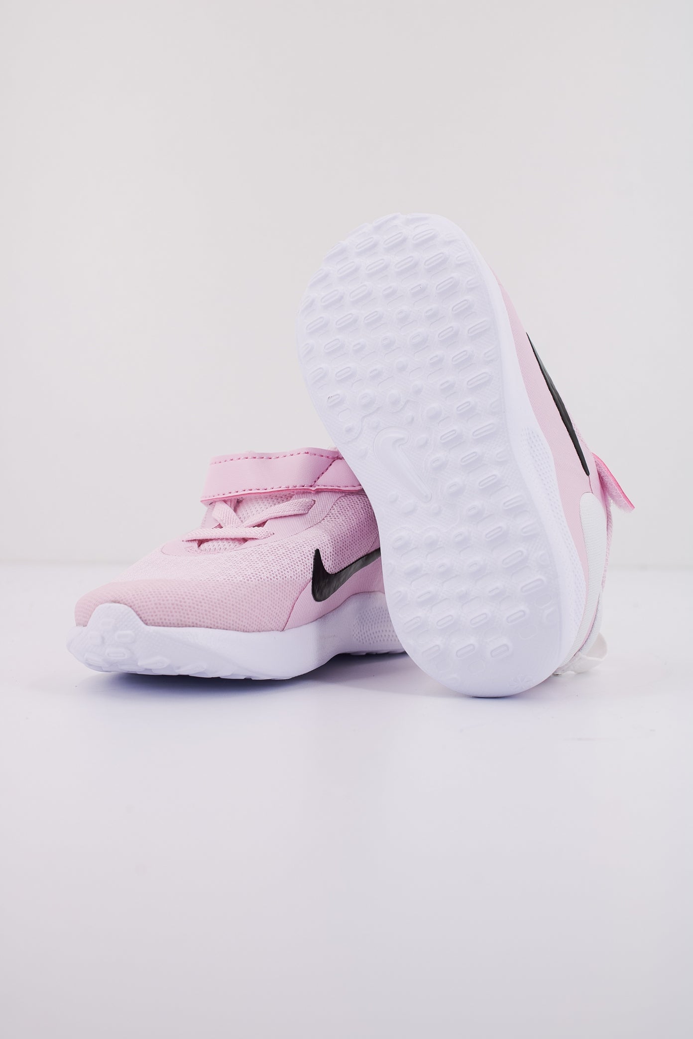 NIKE NIKE REVOLUTION  en color ROSA  (4)