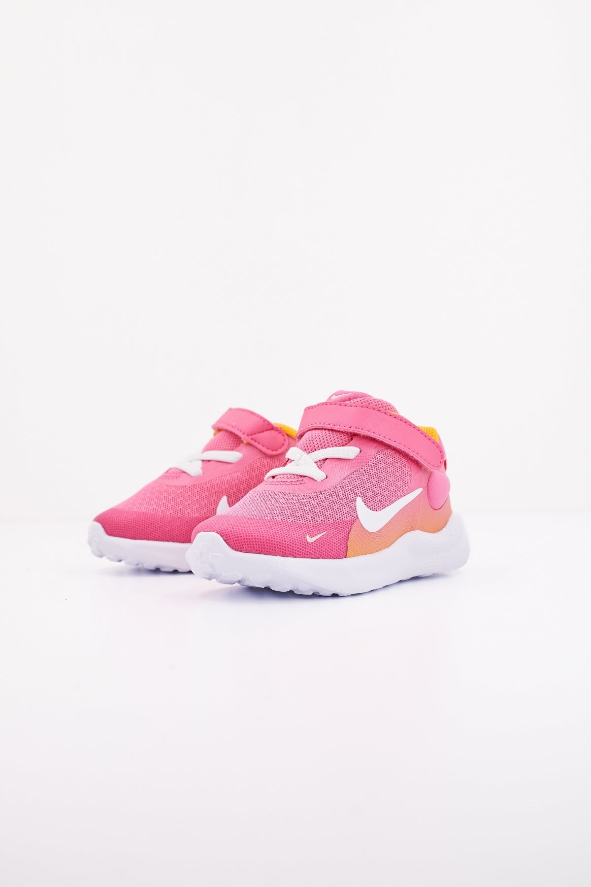 NIKE NIKE REVOLUTION  en color ROSA  (2)