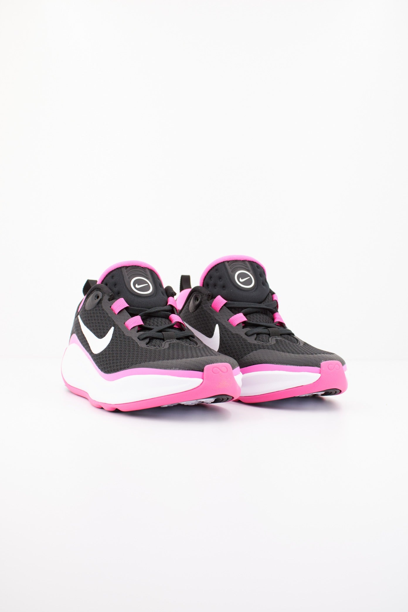 NIKE KIDFINITY BIG KIDS' SHO en color NEGRO  (2)