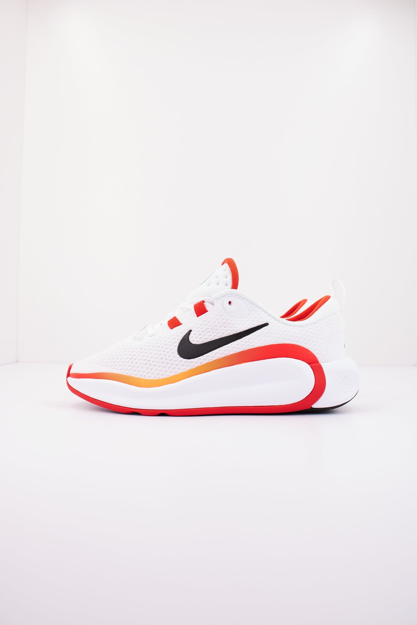 NIKE KIDFINITY BIG KIDS' SHO en color BLANCO  (1)