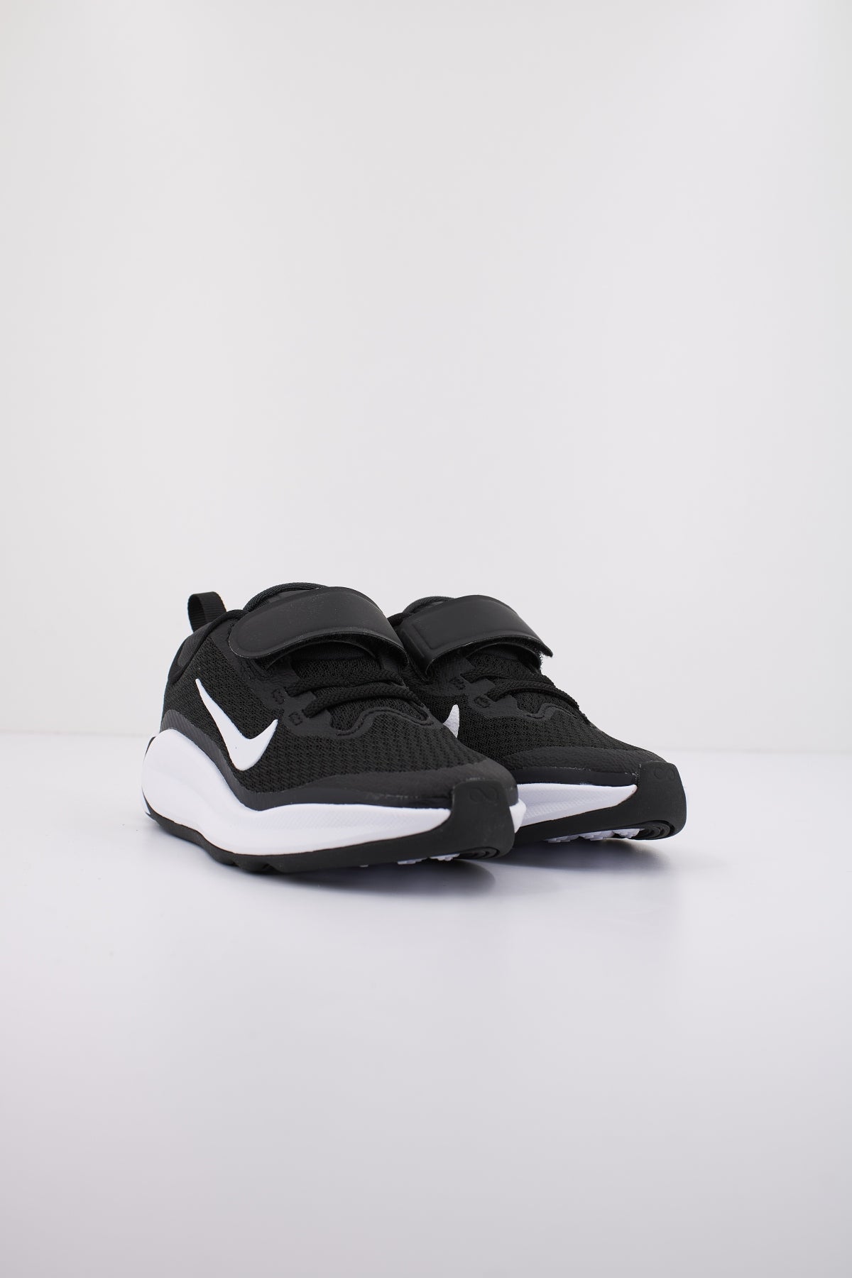 NIKE INFINITY FLOW en color NEGRO  (2)