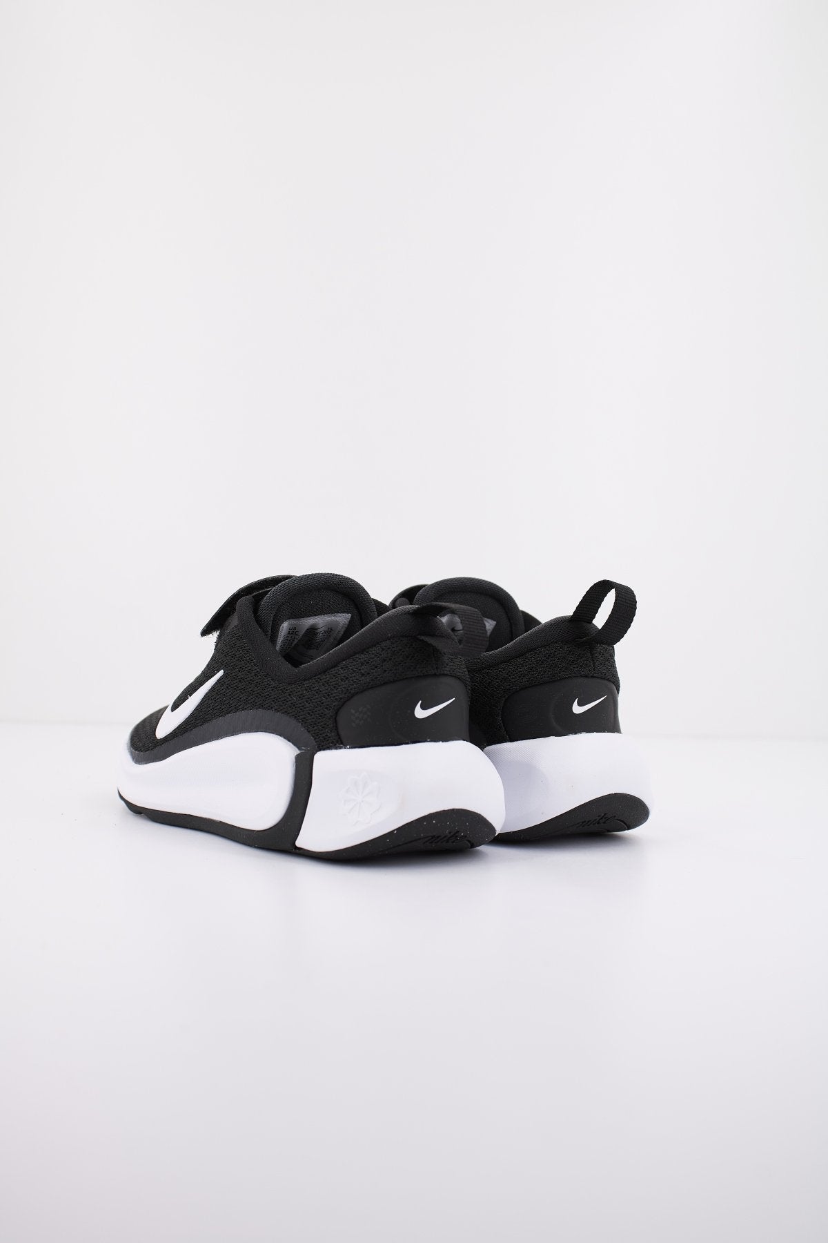 NIKE INFINITY FLOW en color NEGRO  (3)